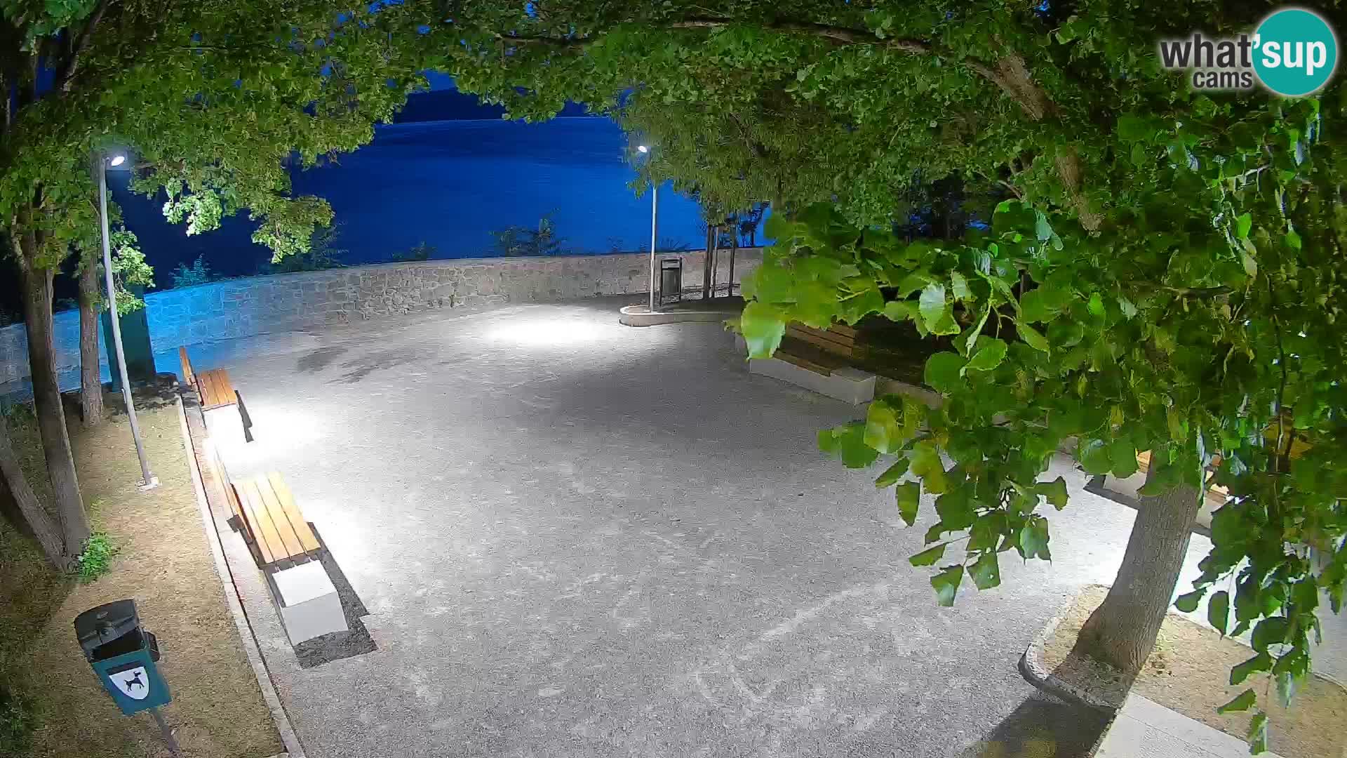 Spletna kamera Senj v živo – Park pisateljev in Velebitski kanal