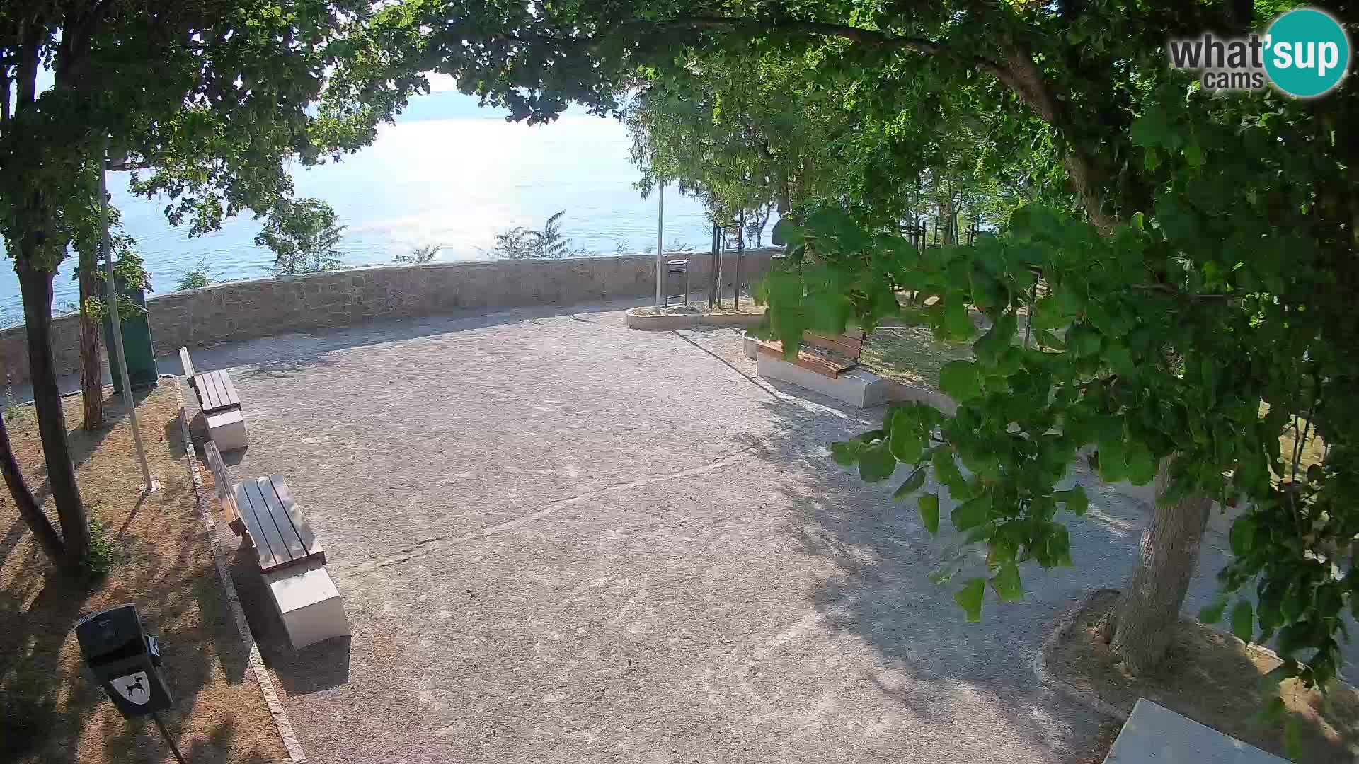 Spletna kamera Senj v živo – Park pisateljev in Velebitski kanal