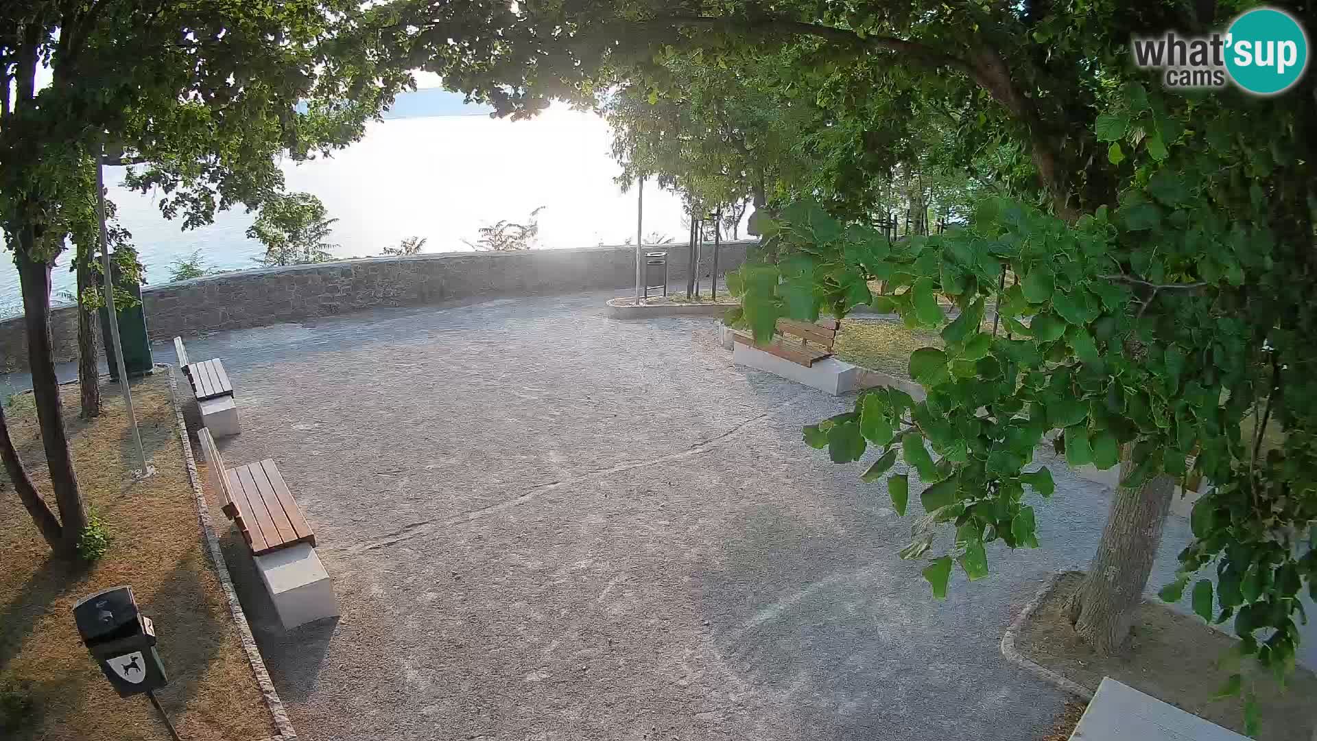 Spletna kamera Senj v živo – Park pisateljev in Velebitski kanal