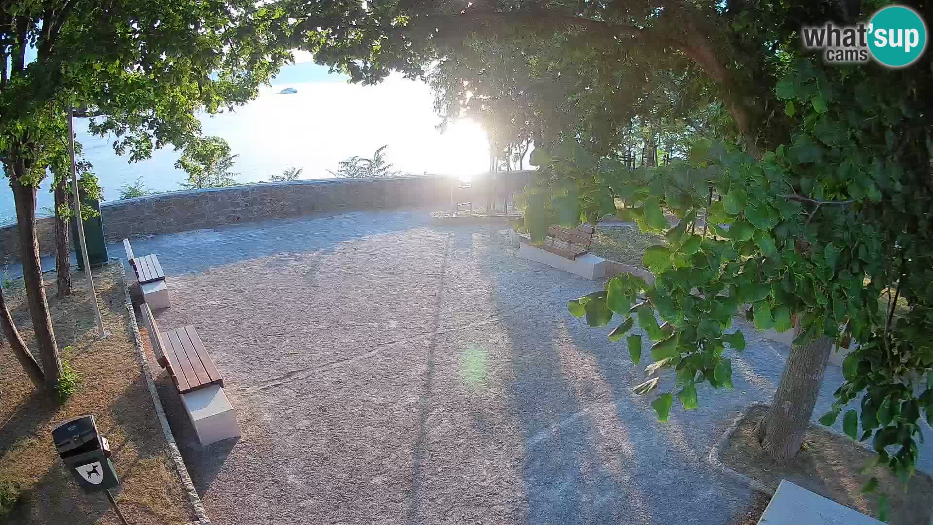 Spletna kamera Senj v živo – Park pisateljev in Velebitski kanal