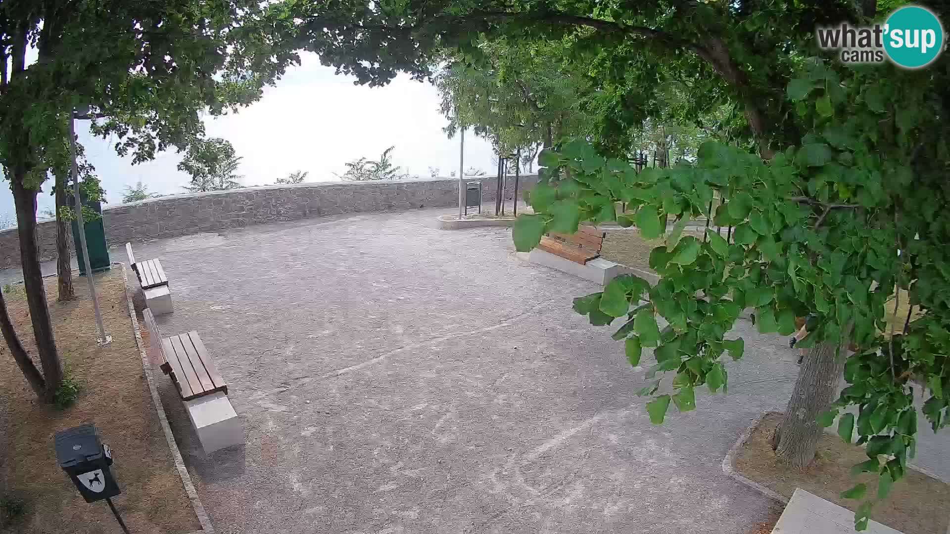 Spletna kamera Senj v živo – Park pisateljev in Velebitski kanal