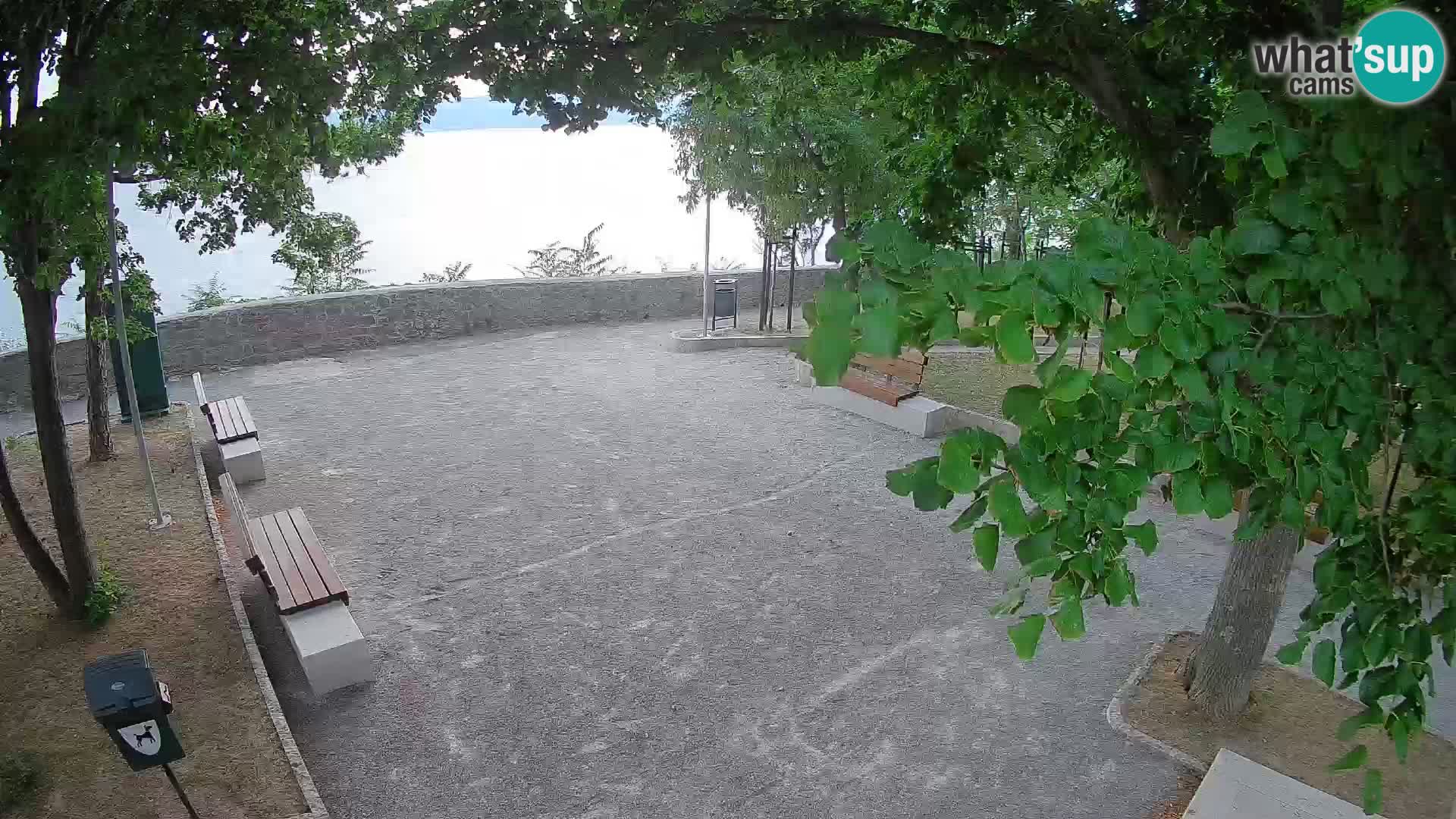Spletna kamera Senj v živo – Park pisateljev in Velebitski kanal