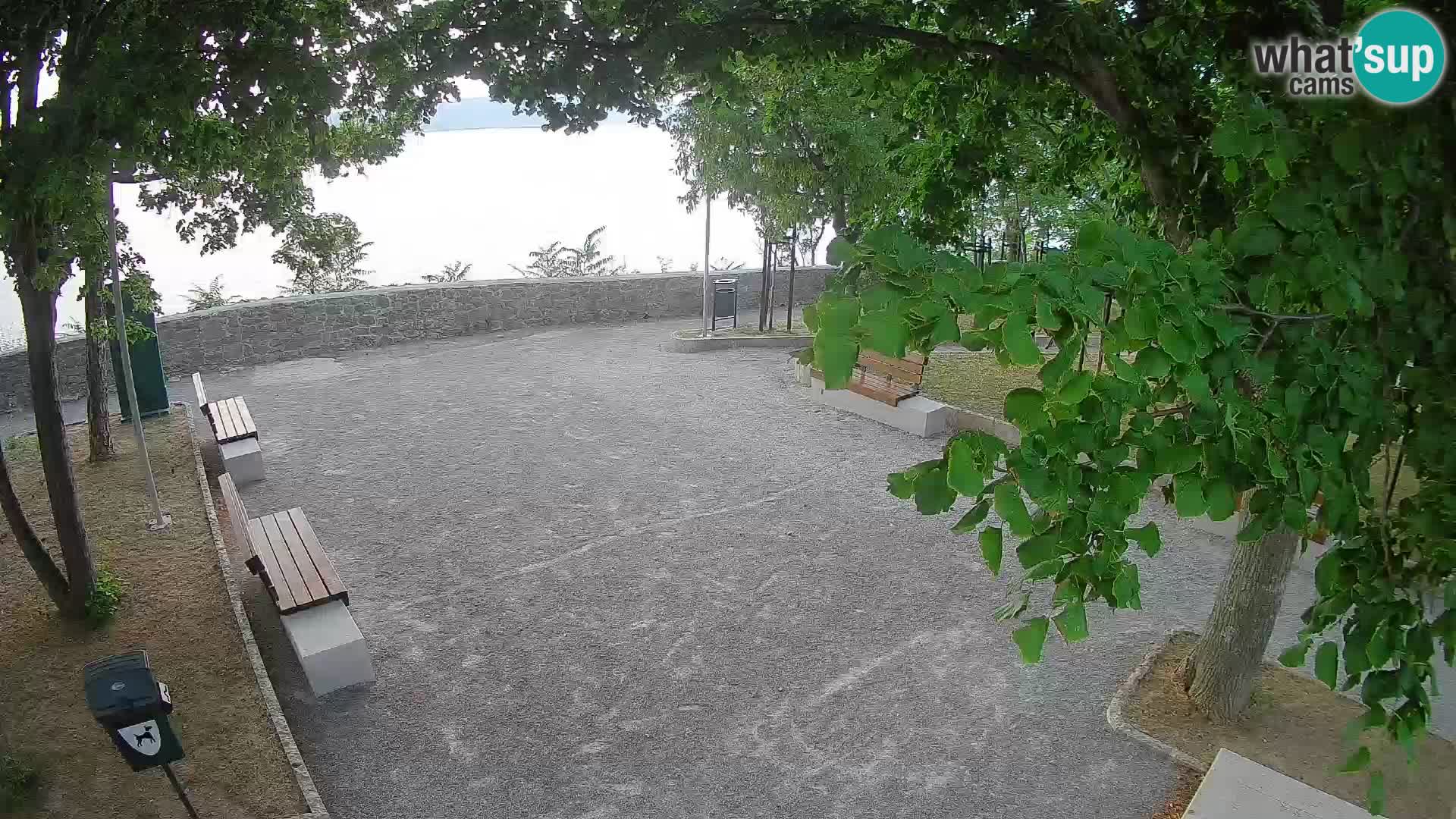 Spletna kamera Senj v živo – Park pisateljev in Velebitski kanal