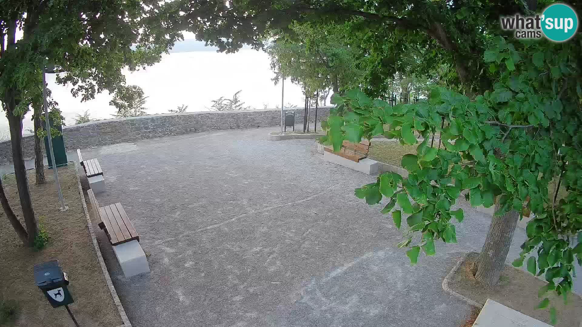 Spletna kamera Senj v živo – Park pisateljev in Velebitski kanal