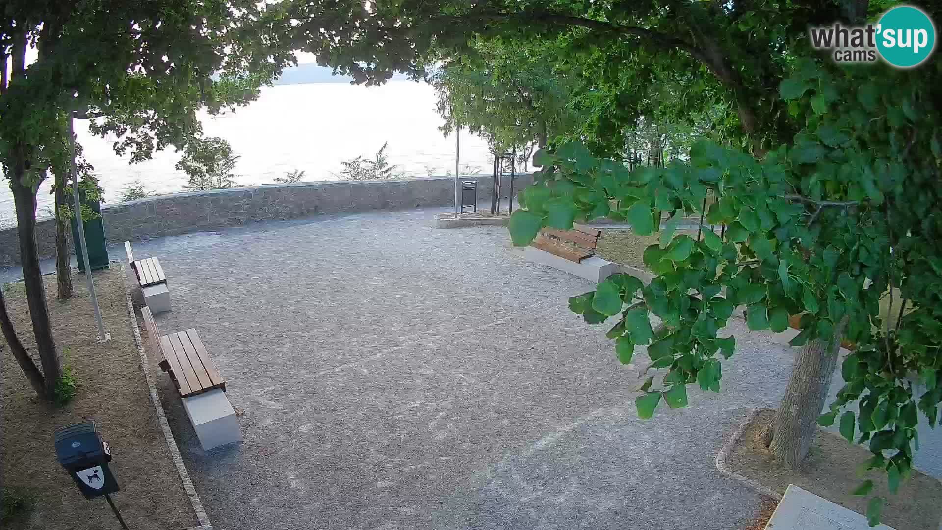 Spletna kamera Senj v živo – Park pisateljev in Velebitski kanal