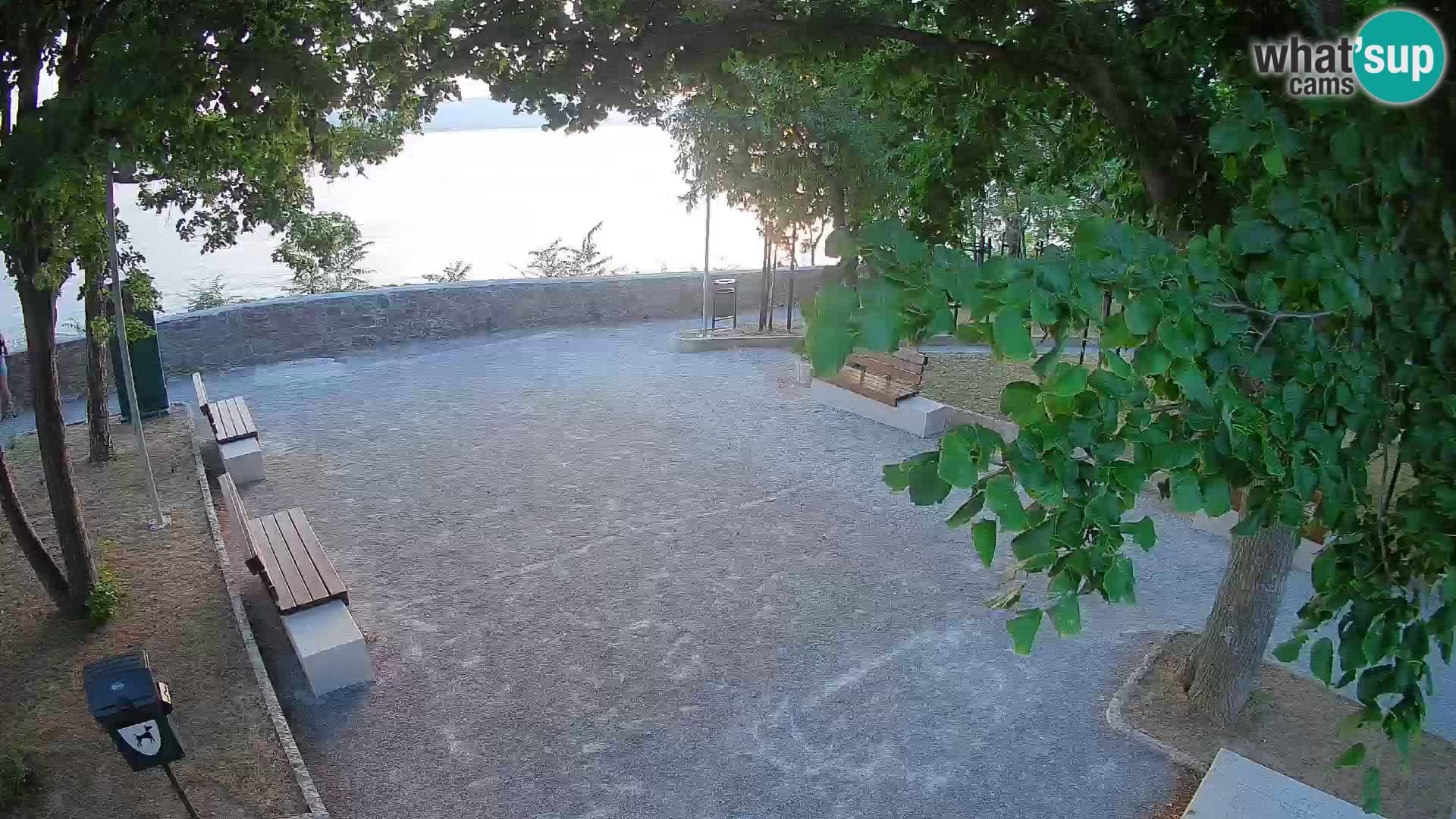 Spletna kamera Senj v živo – Park pisateljev in Velebitski kanal