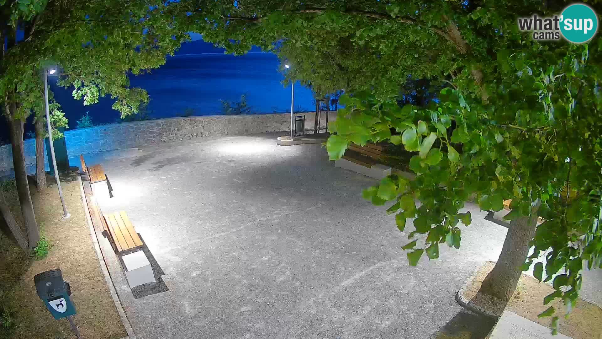 Spletna kamera Senj v živo – Park pisateljev in Velebitski kanal