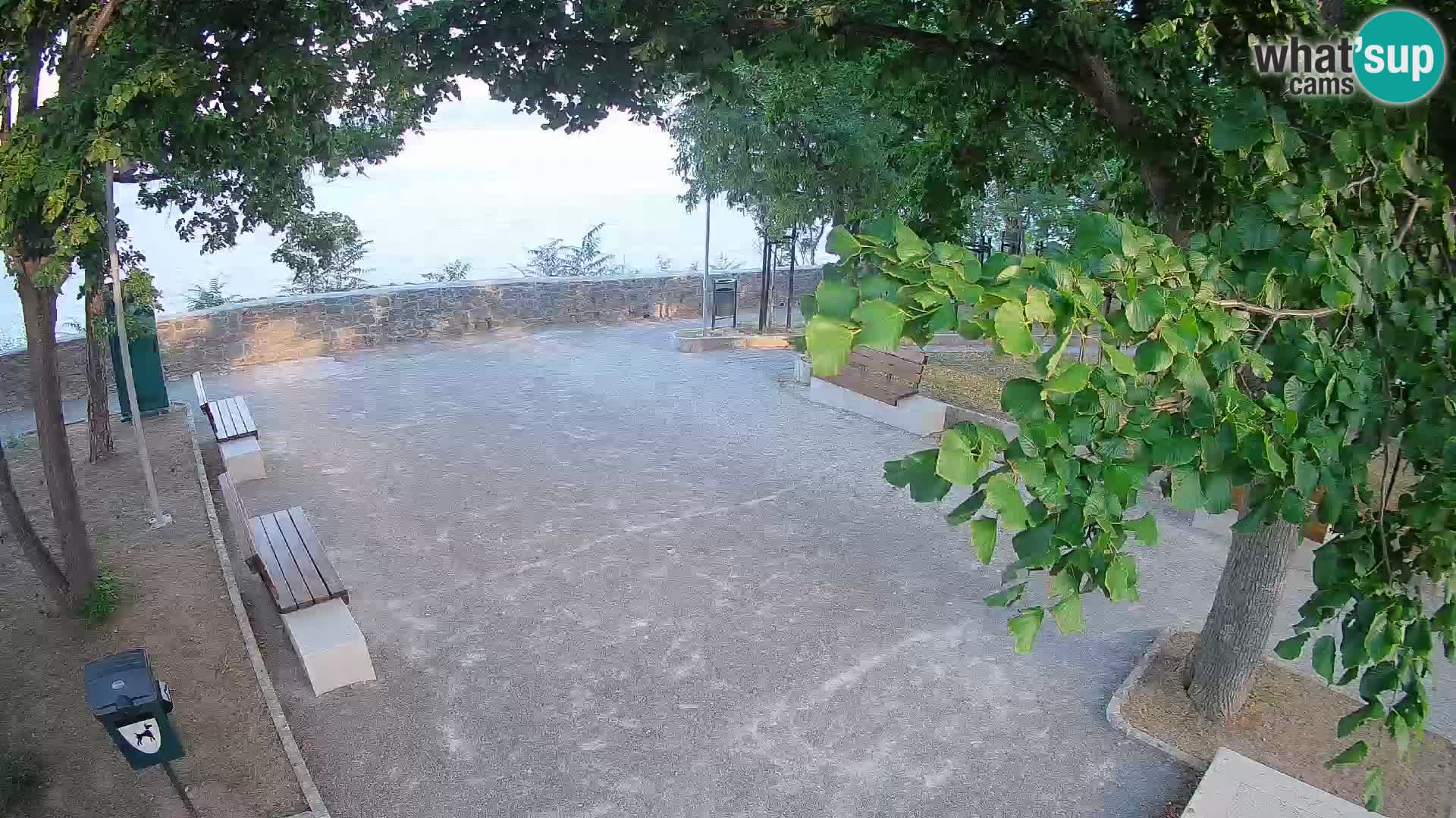 Spletna kamera Senj v živo – Park pisateljev in Velebitski kanal