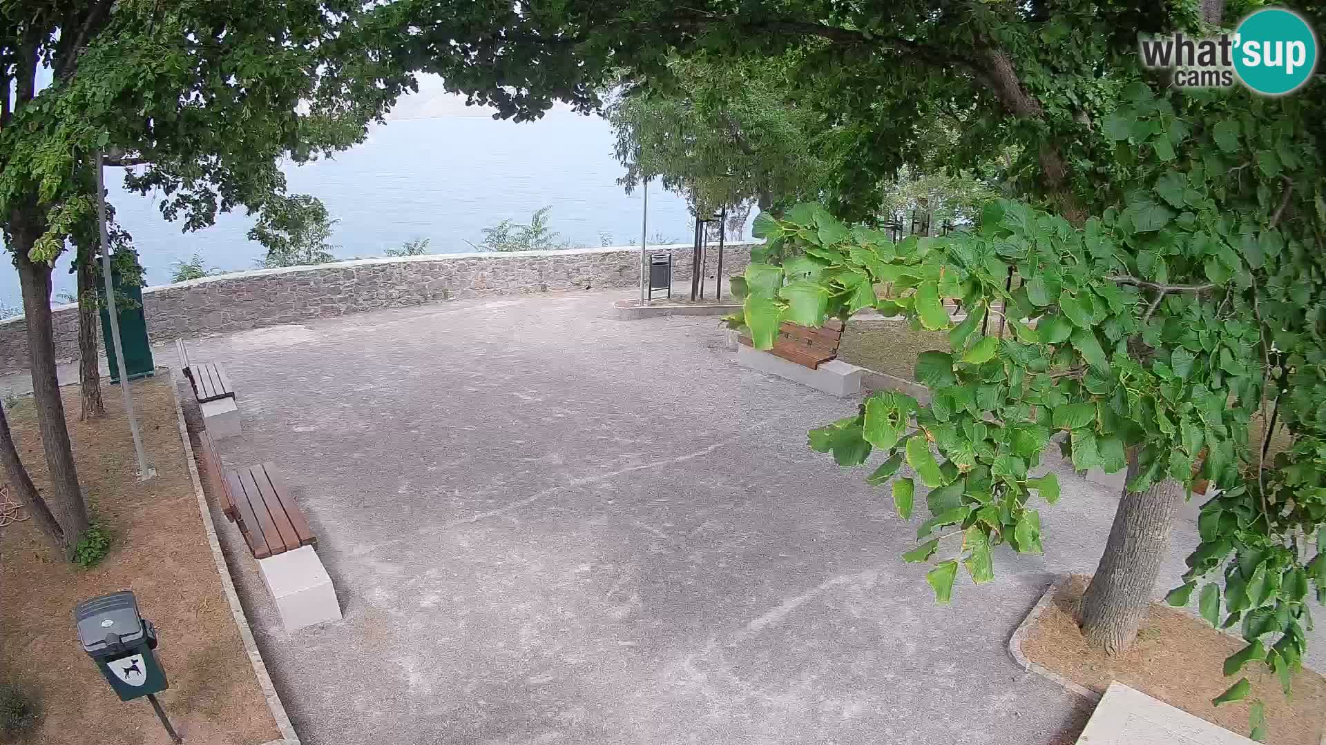 Spletna kamera Senj v živo – Park pisateljev in Velebitski kanal