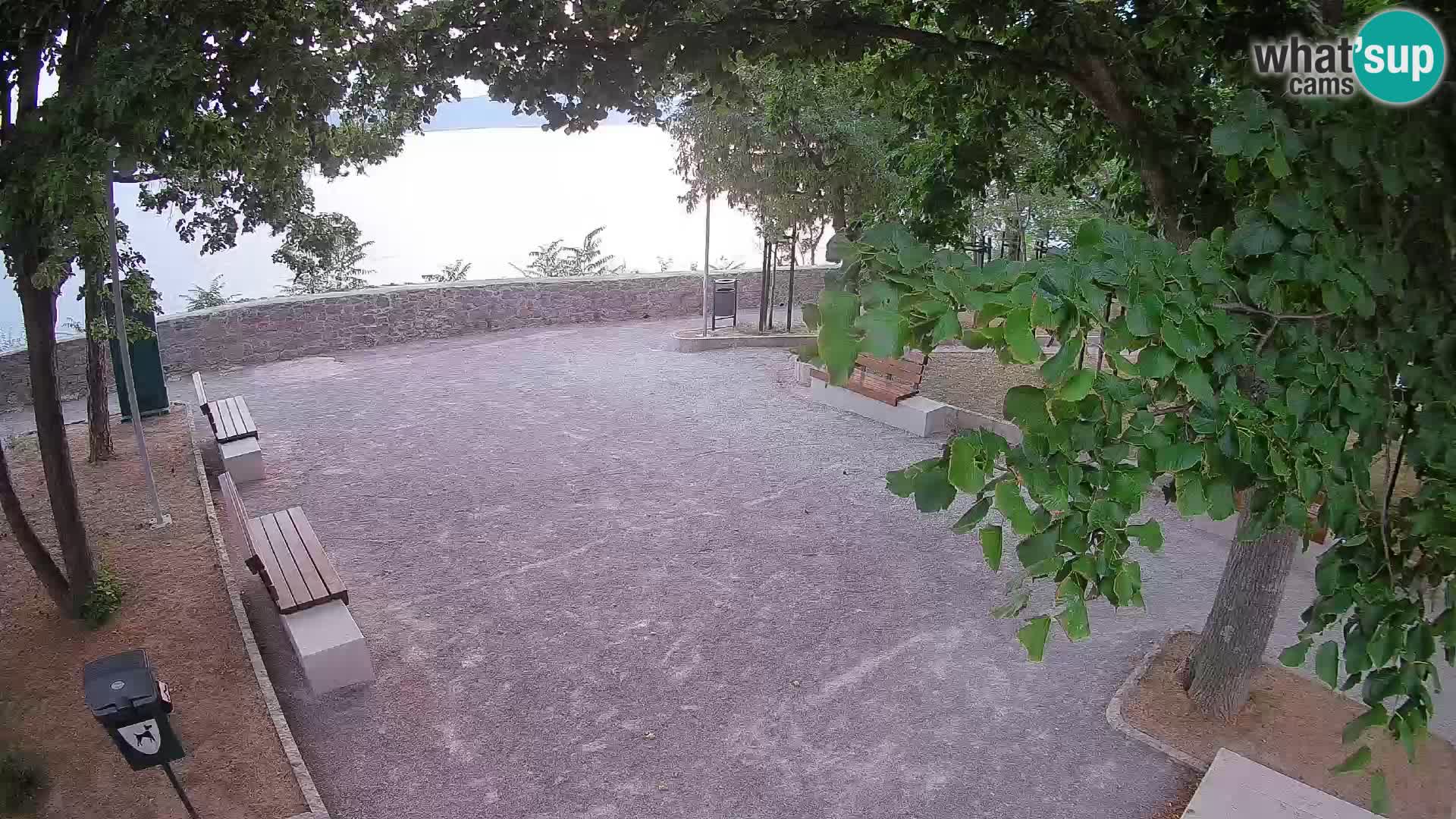 Spletna kamera Senj v živo – Park pisateljev in Velebitski kanal