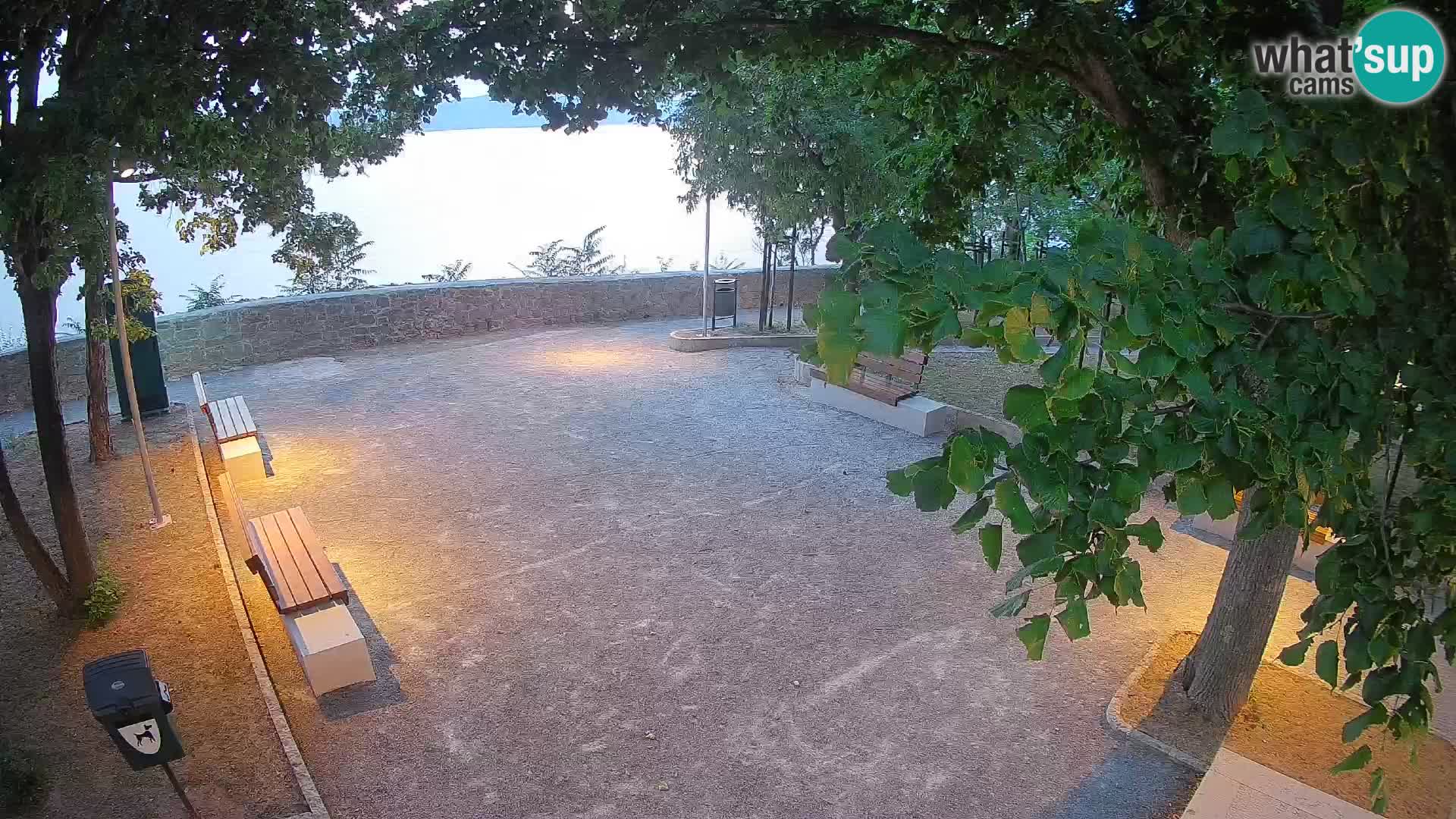 Webcam Senj en direct – Parc des Écrivains et canal du Velebit