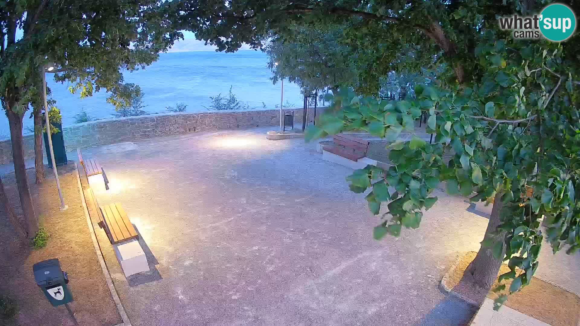 Spletna kamera Senj v živo – Park pisateljev in Velebitski kanal