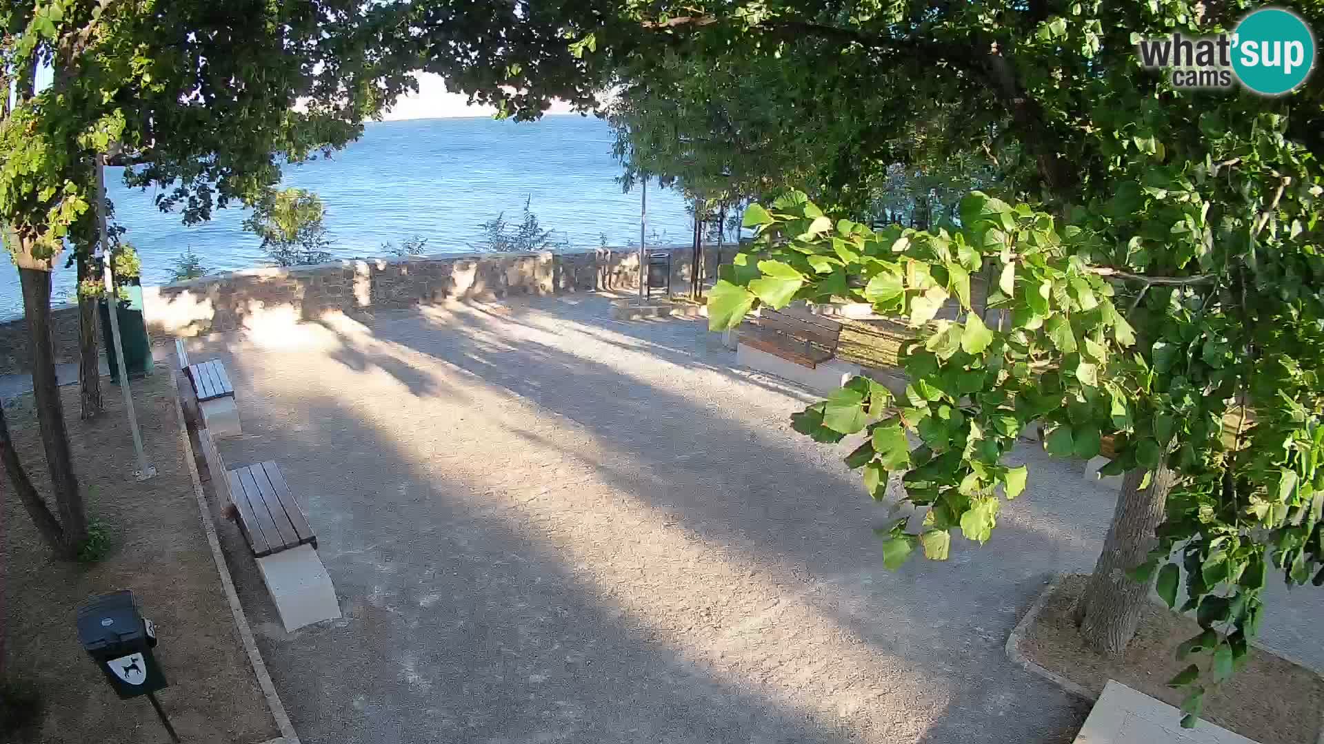 Spletna kamera Senj v živo – Park pisateljev in Velebitski kanal