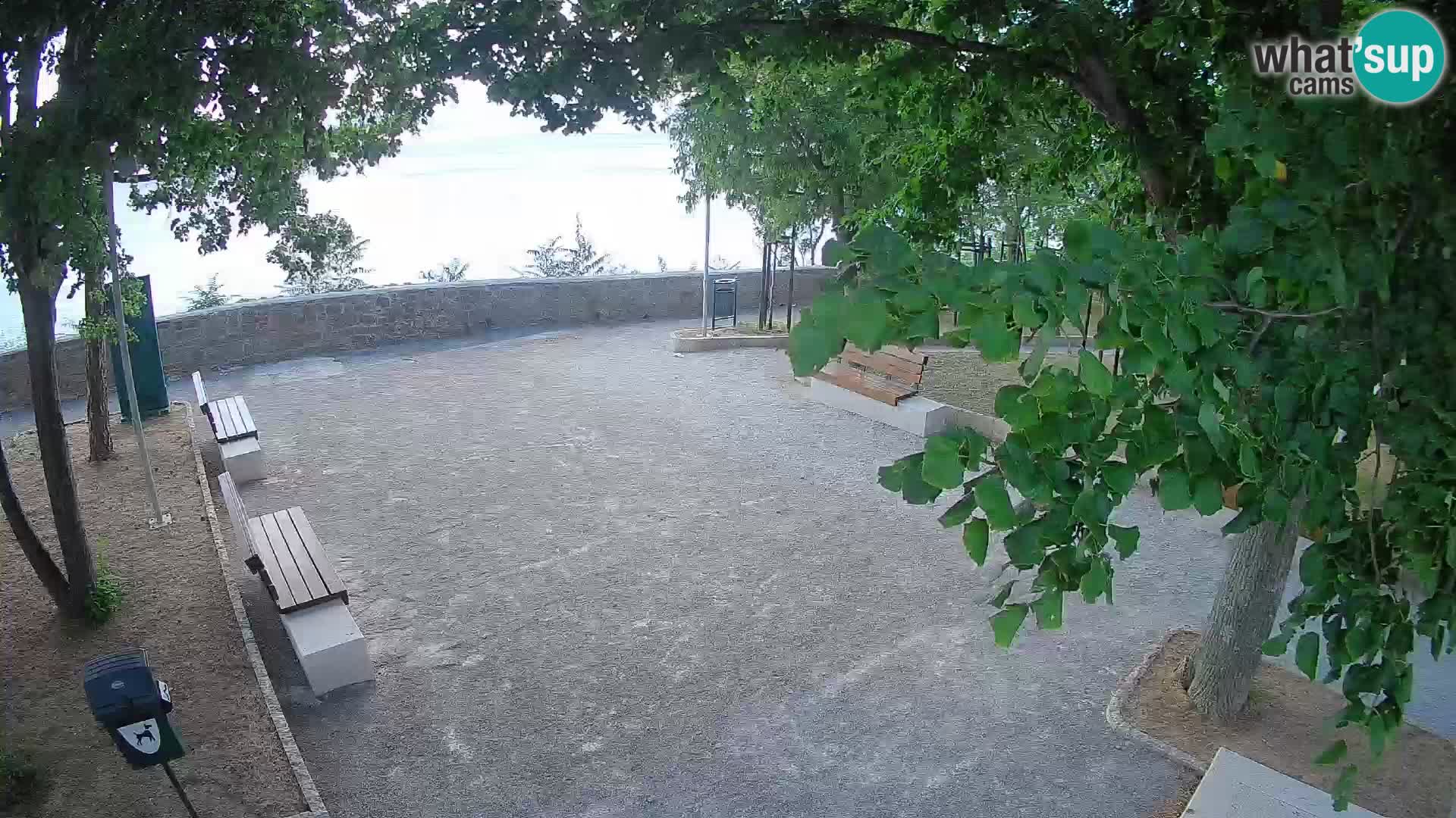Spletna kamera Senj v živo – Park pisateljev in Velebitski kanal