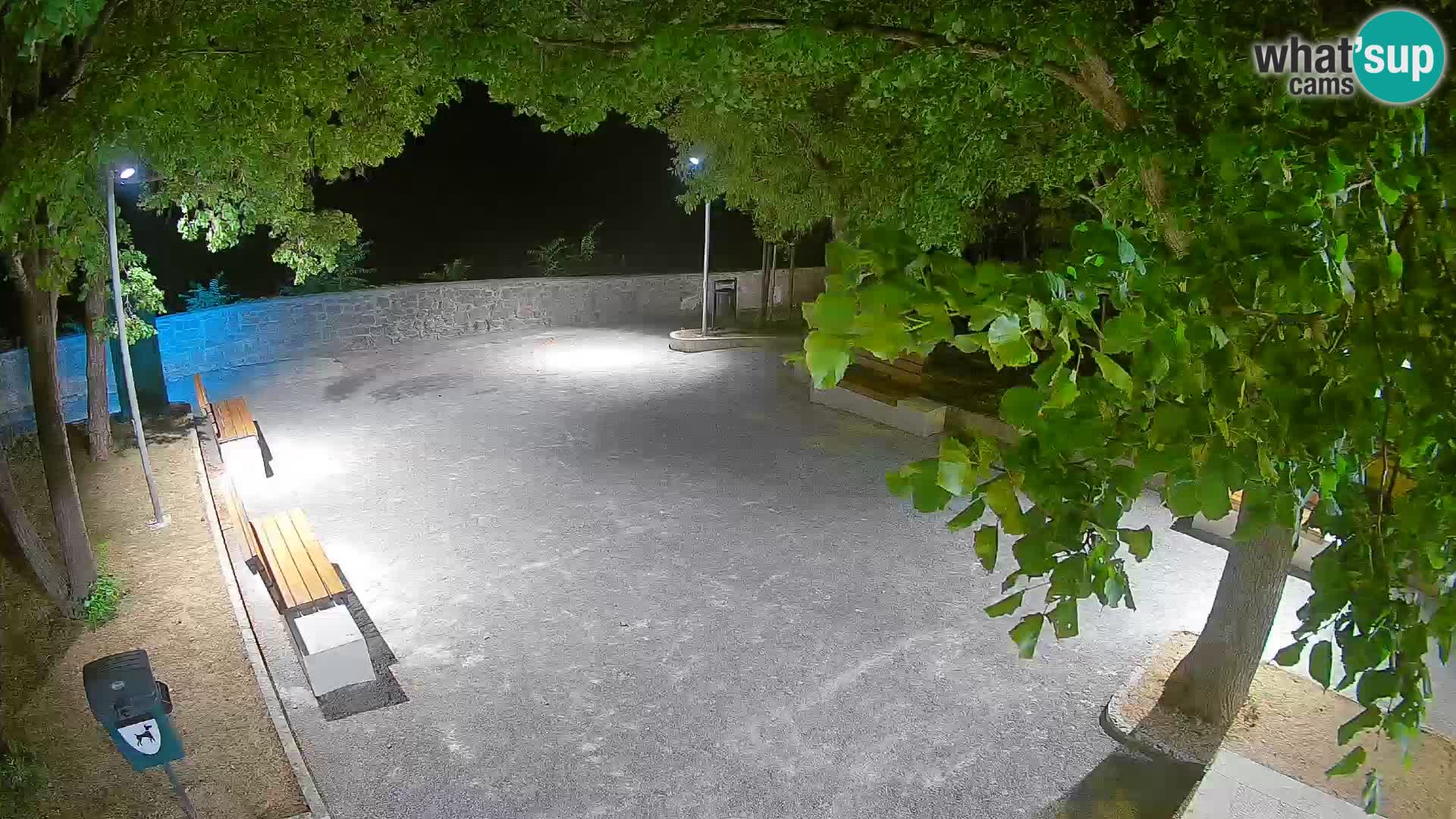 Spletna kamera Senj v živo – Park pisateljev in Velebitski kanal