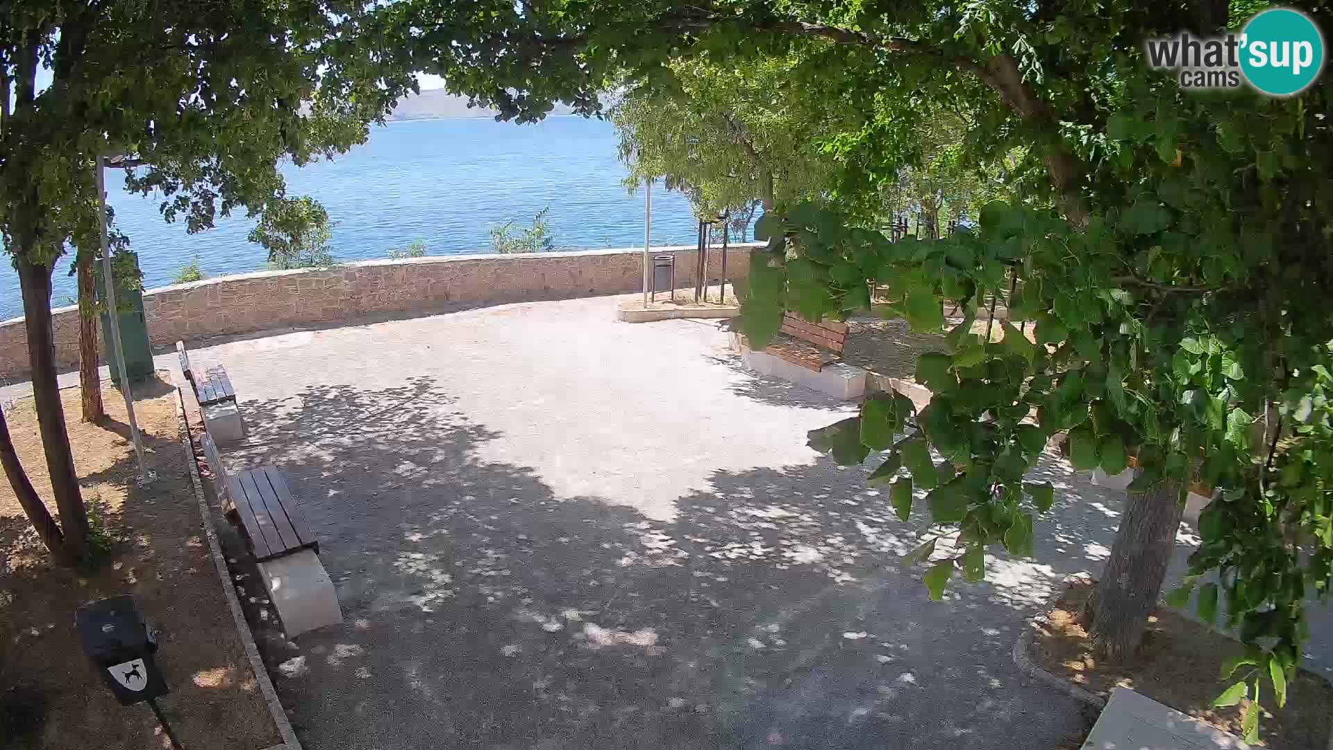 Spletna kamera Senj v živo – Park pisateljev in Velebitski kanal