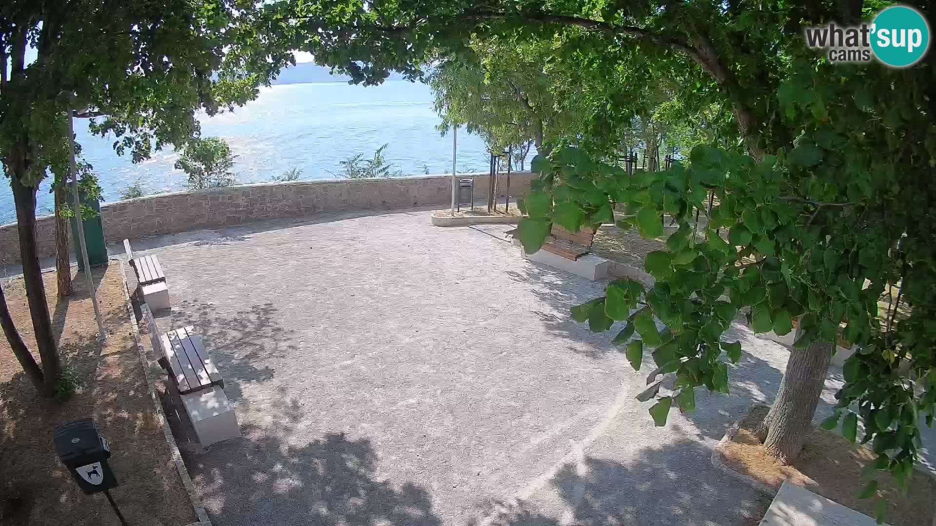 Spletna kamera Senj v živo – Park pisateljev in Velebitski kanal