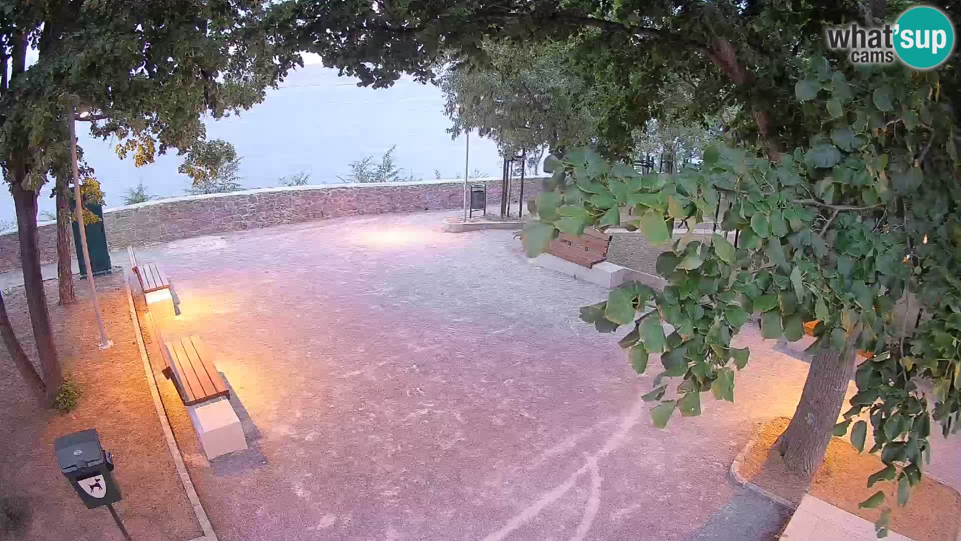 Kamera uživo Senj – Park književnika i Velebitski kanal