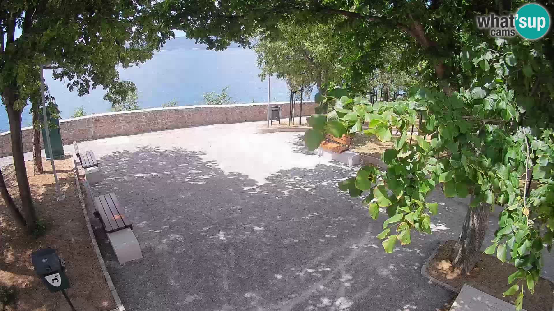 Spletna kamera Senj v živo – Park pisateljev in Velebitski kanal