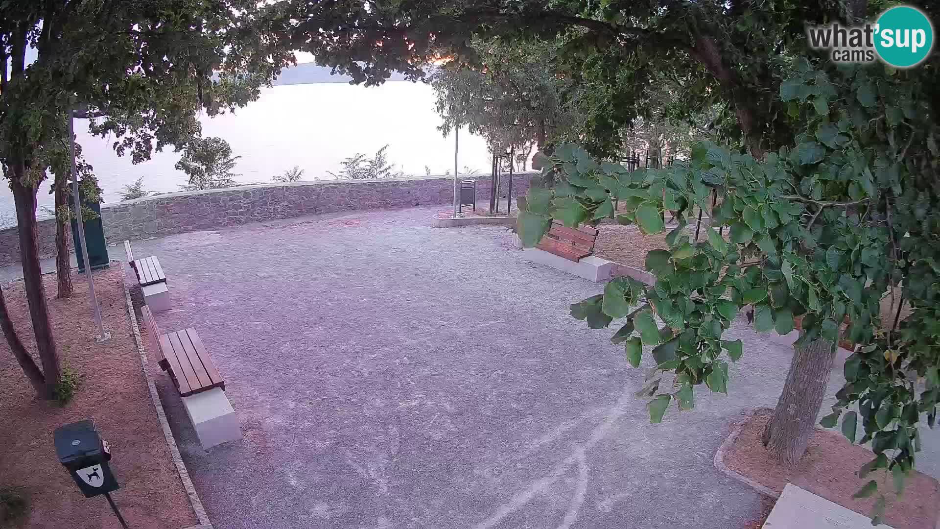 Webcam Senj en direct – Parc des Écrivains et canal du Velebit