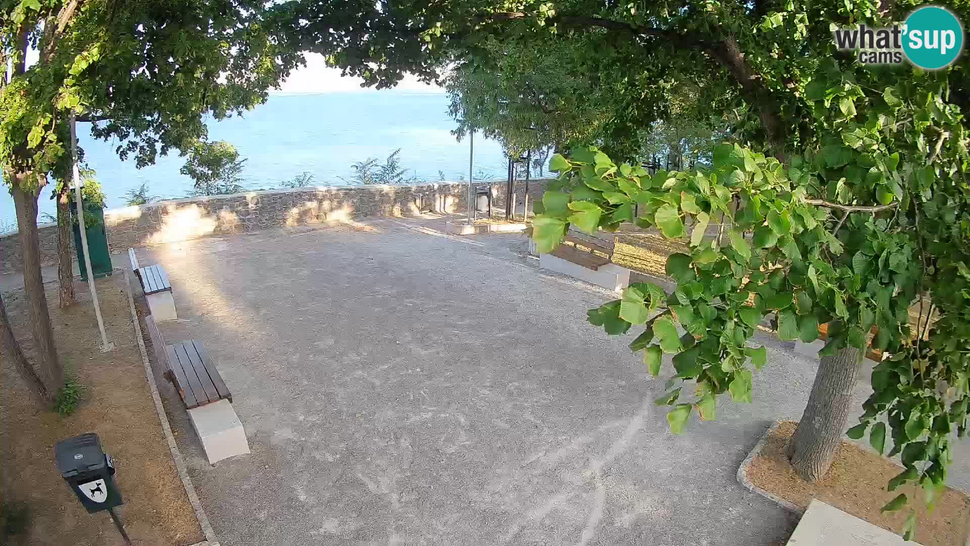 Spletna kamera Senj v živo – Park pisateljev in Velebitski kanal