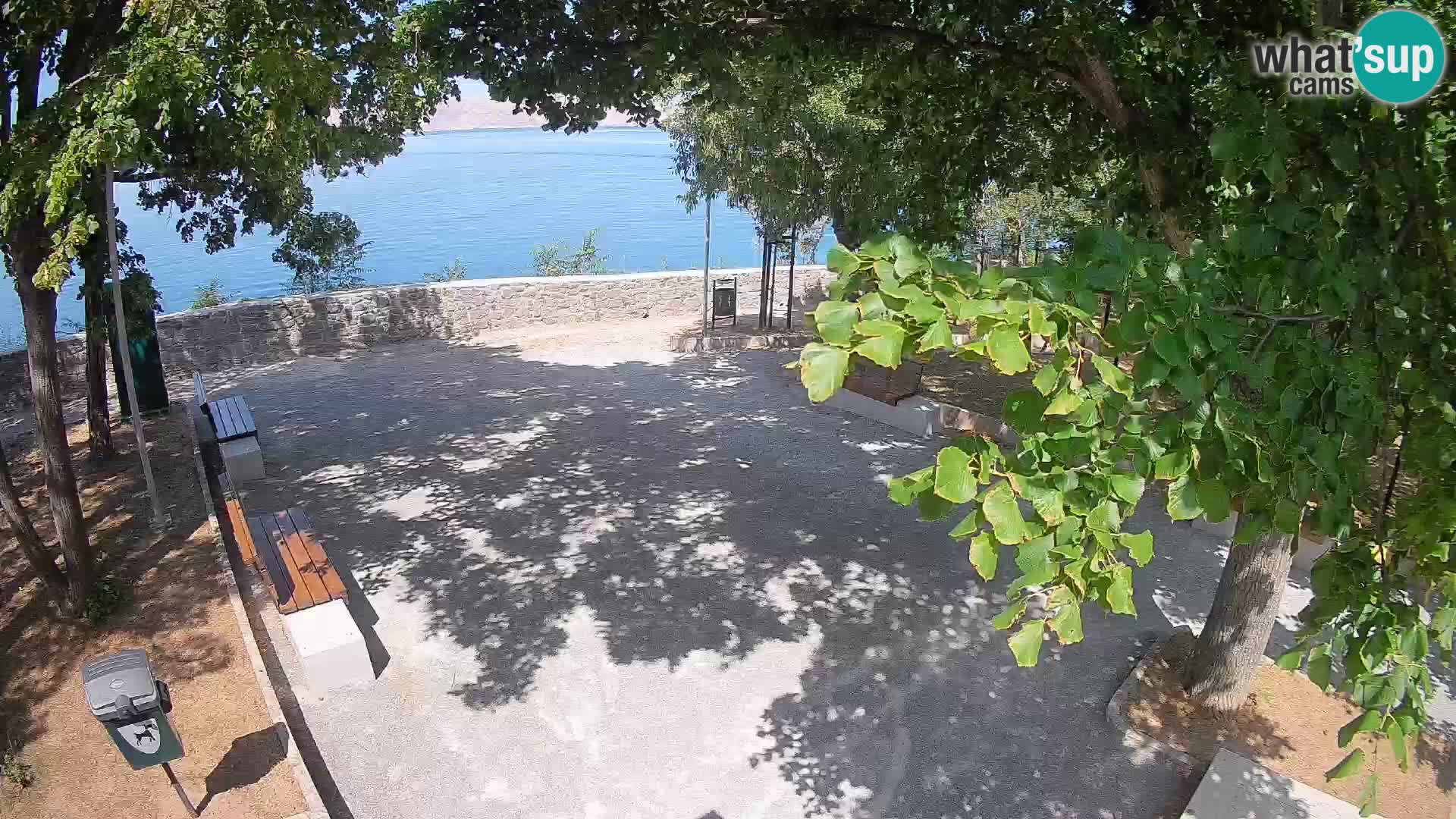 Spletna kamera Senj v živo – Park pisateljev in Velebitski kanal