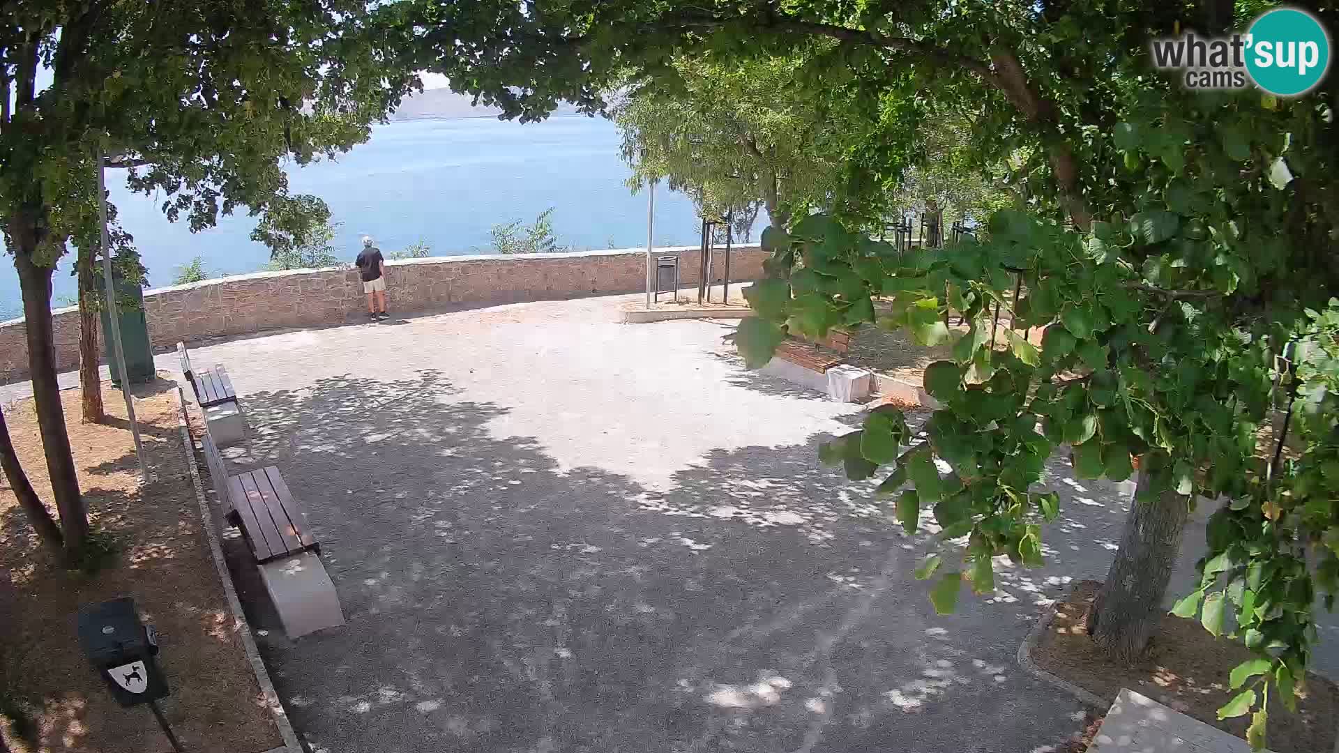 Spletna kamera Senj v živo – Park pisateljev in Velebitski kanal