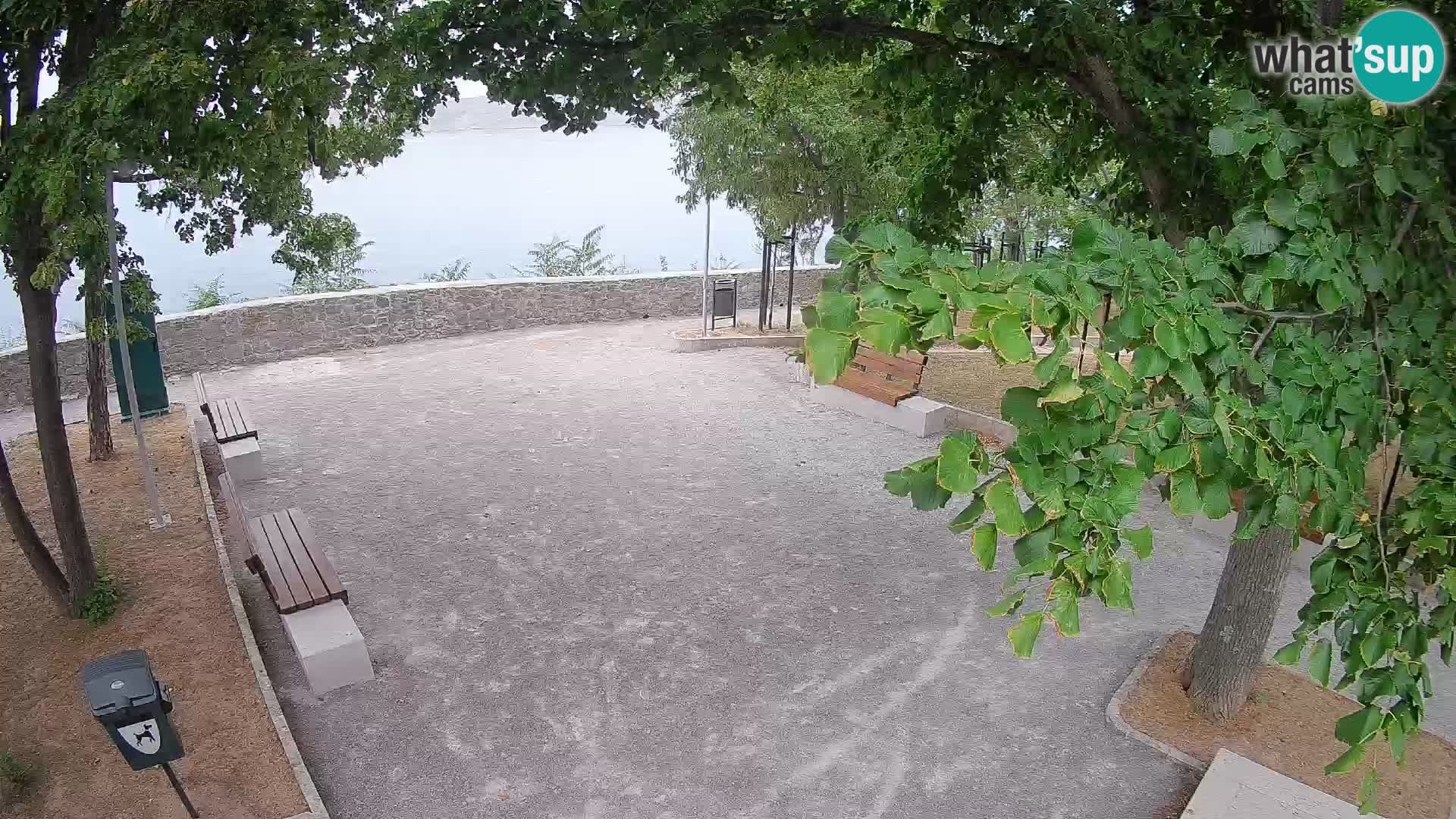 Spletna kamera Senj v živo – Park pisateljev in Velebitski kanal