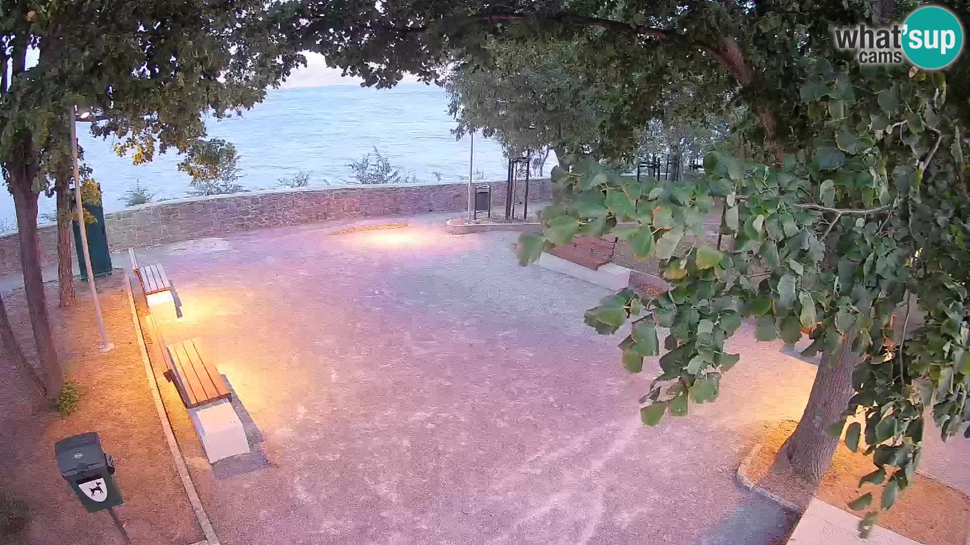 Kamera uživo Senj – Park književnika i Velebitski kanal