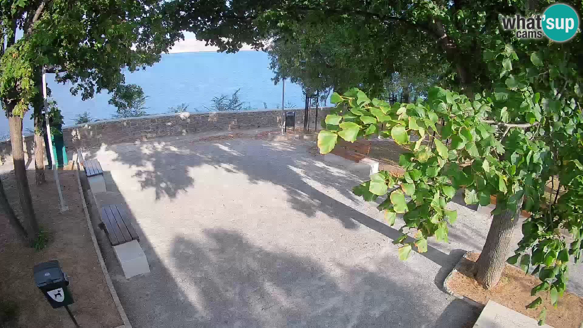Spletna kamera Senj v živo – Park pisateljev in Velebitski kanal