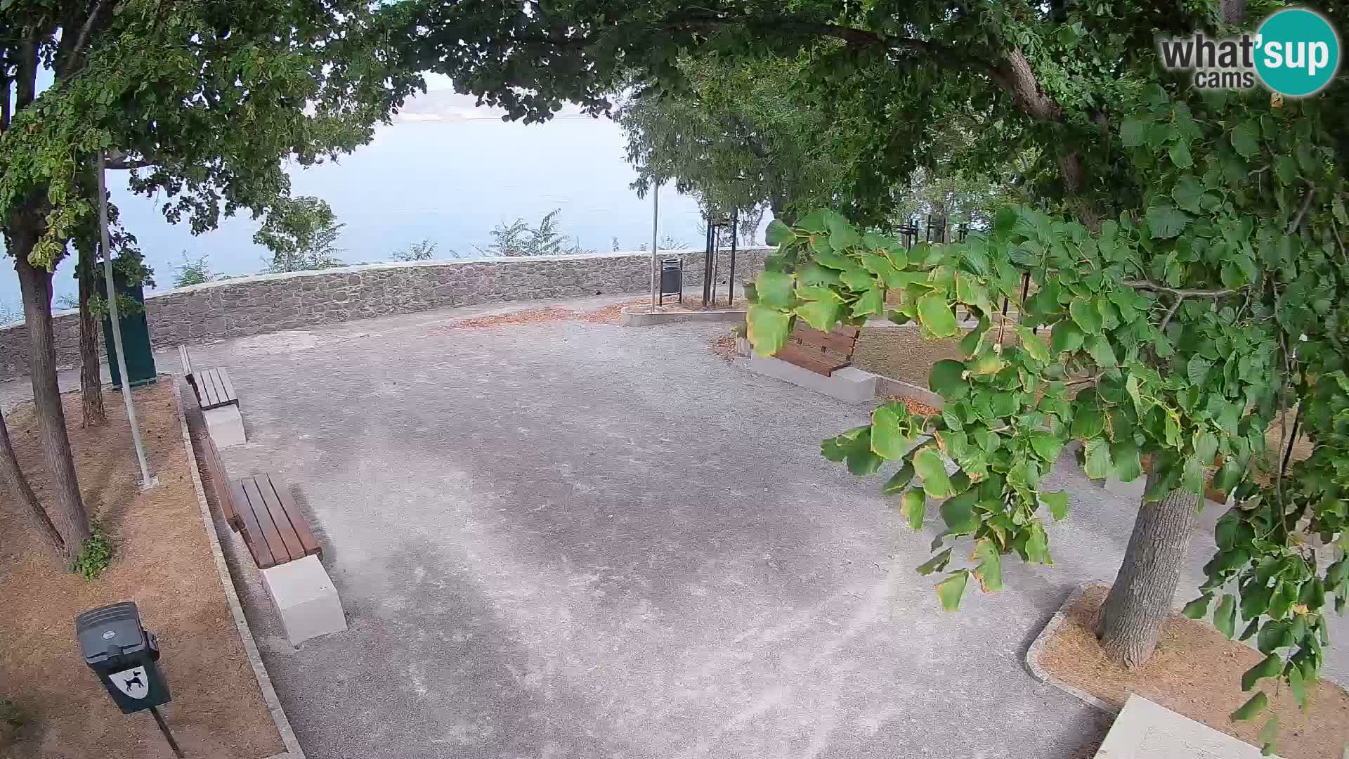 Spletna kamera Senj v živo – Park pisateljev in Velebitski kanal