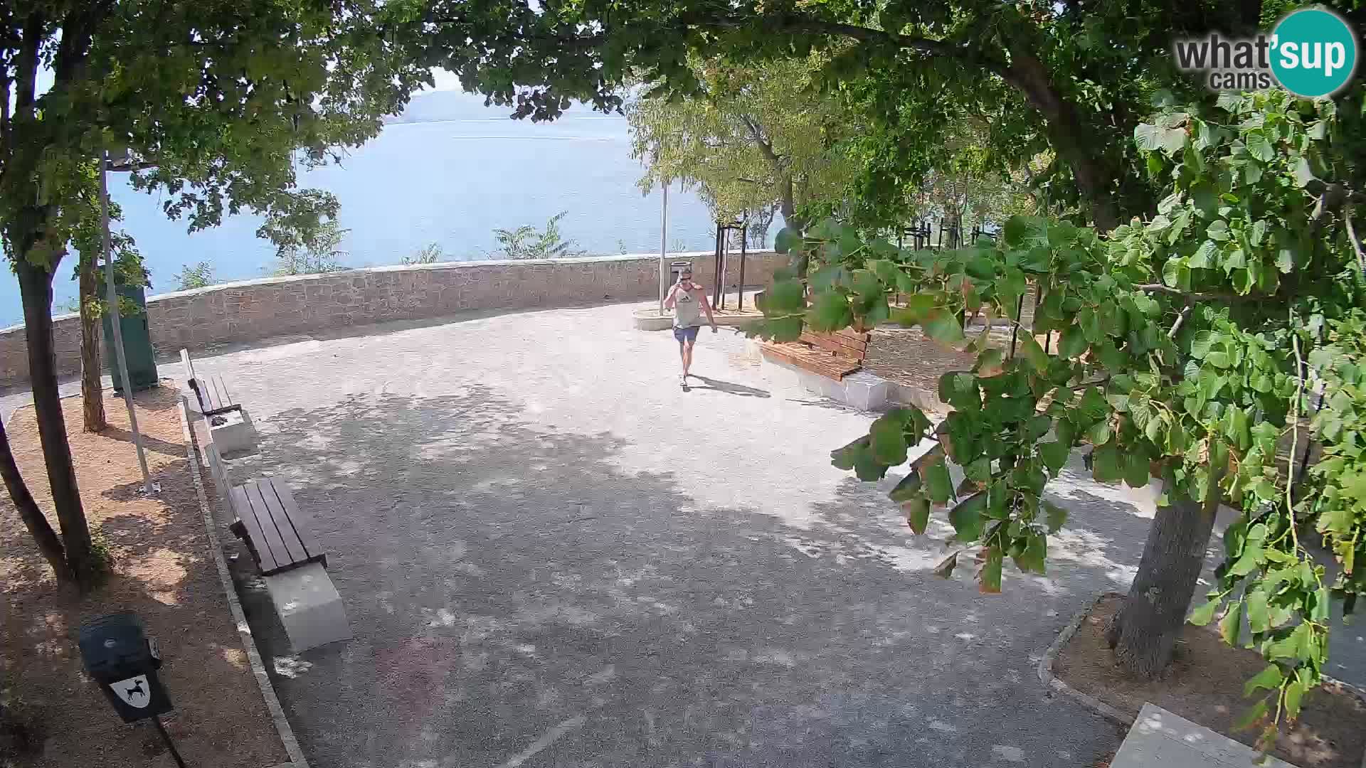 Spletna kamera Senj v živo – Park pisateljev in Velebitski kanal