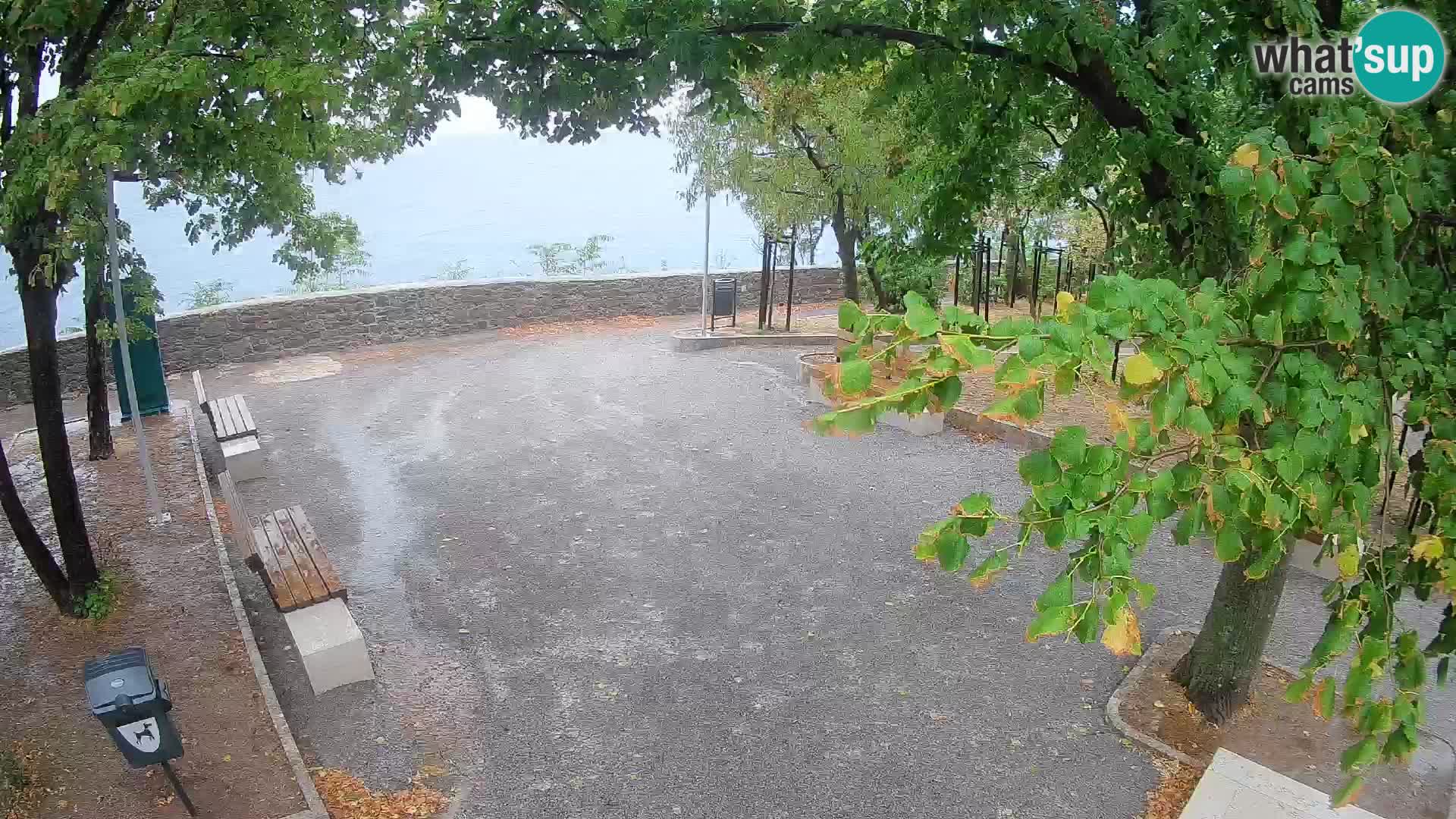 Spletna kamera Senj v živo – Park pisateljev in Velebitski kanal