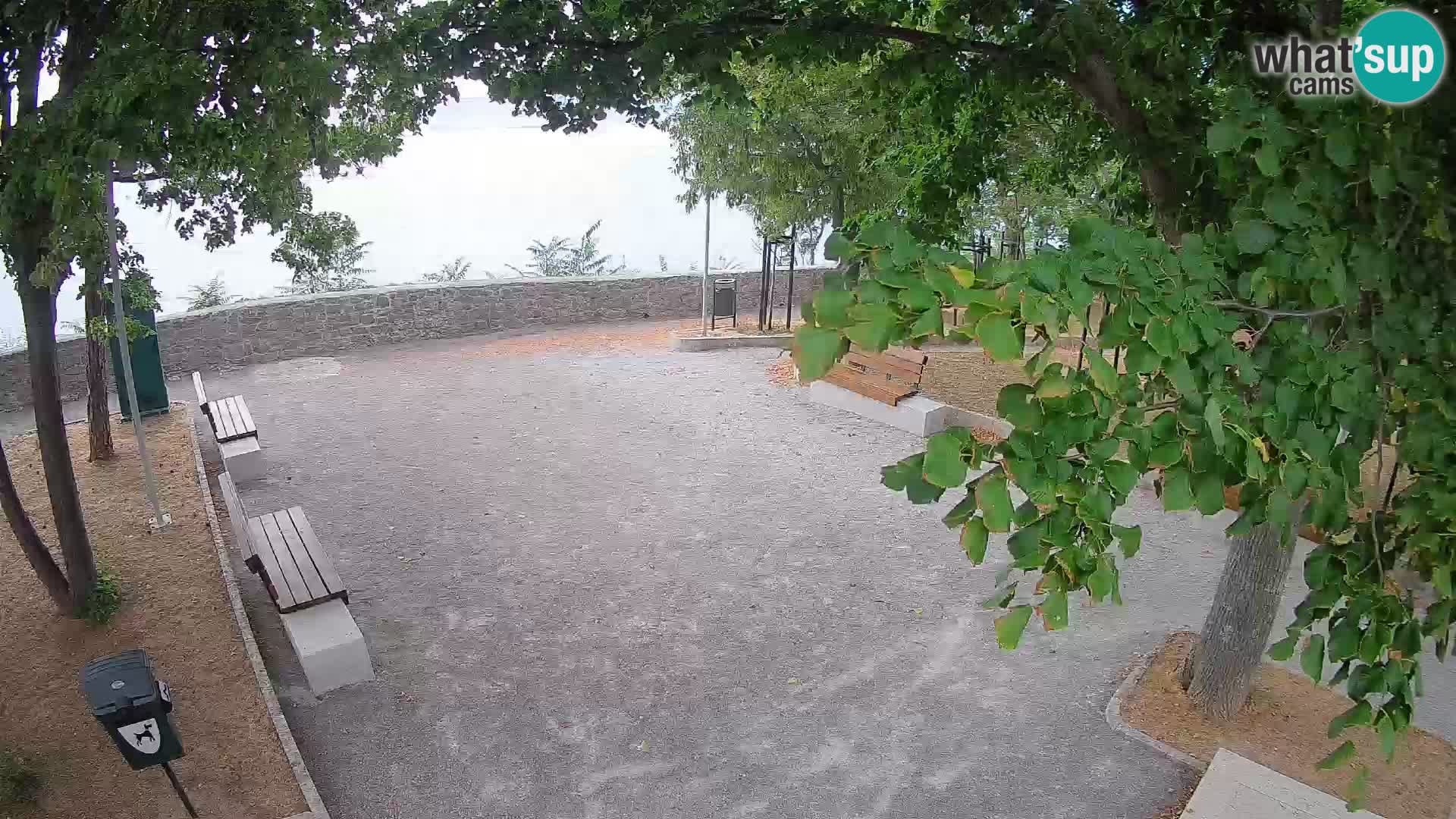 Spletna kamera Senj v živo – Park pisateljev in Velebitski kanal