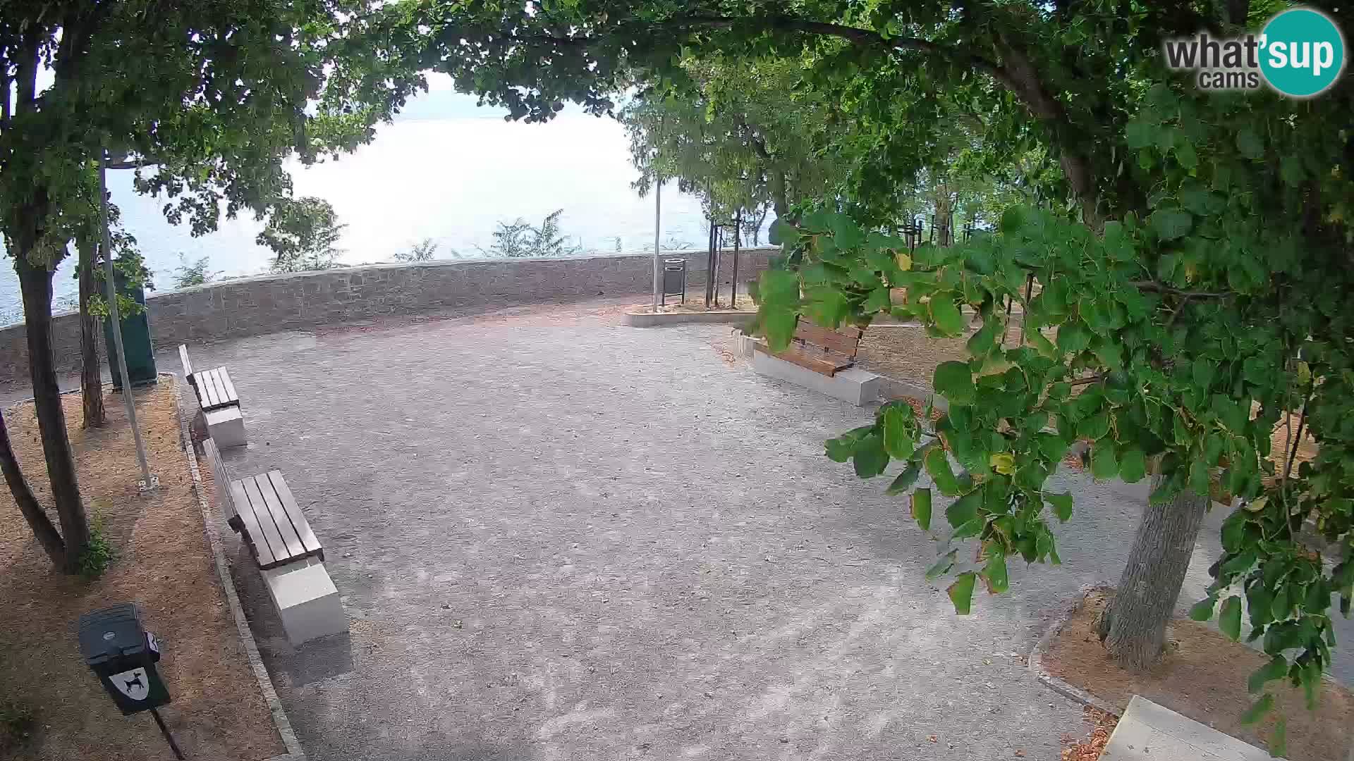 Spletna kamera Senj v živo – Park pisateljev in Velebitski kanal
