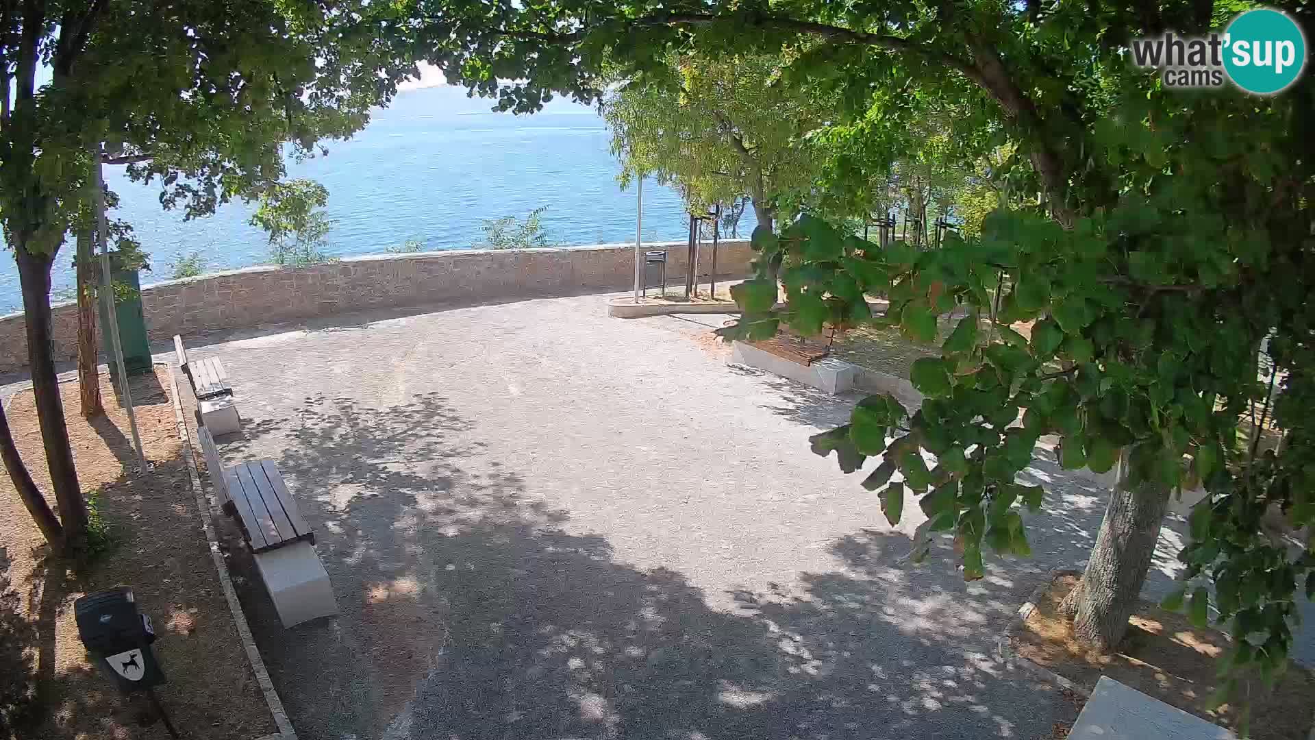 Spletna kamera Senj v živo – Park pisateljev in Velebitski kanal