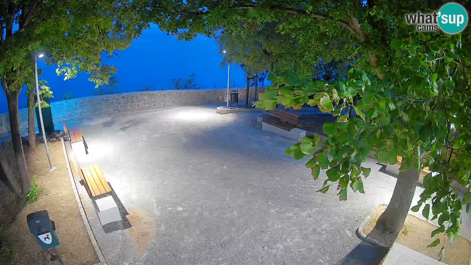 Kamera uživo Senj – Park književnika i Velebitski kanal