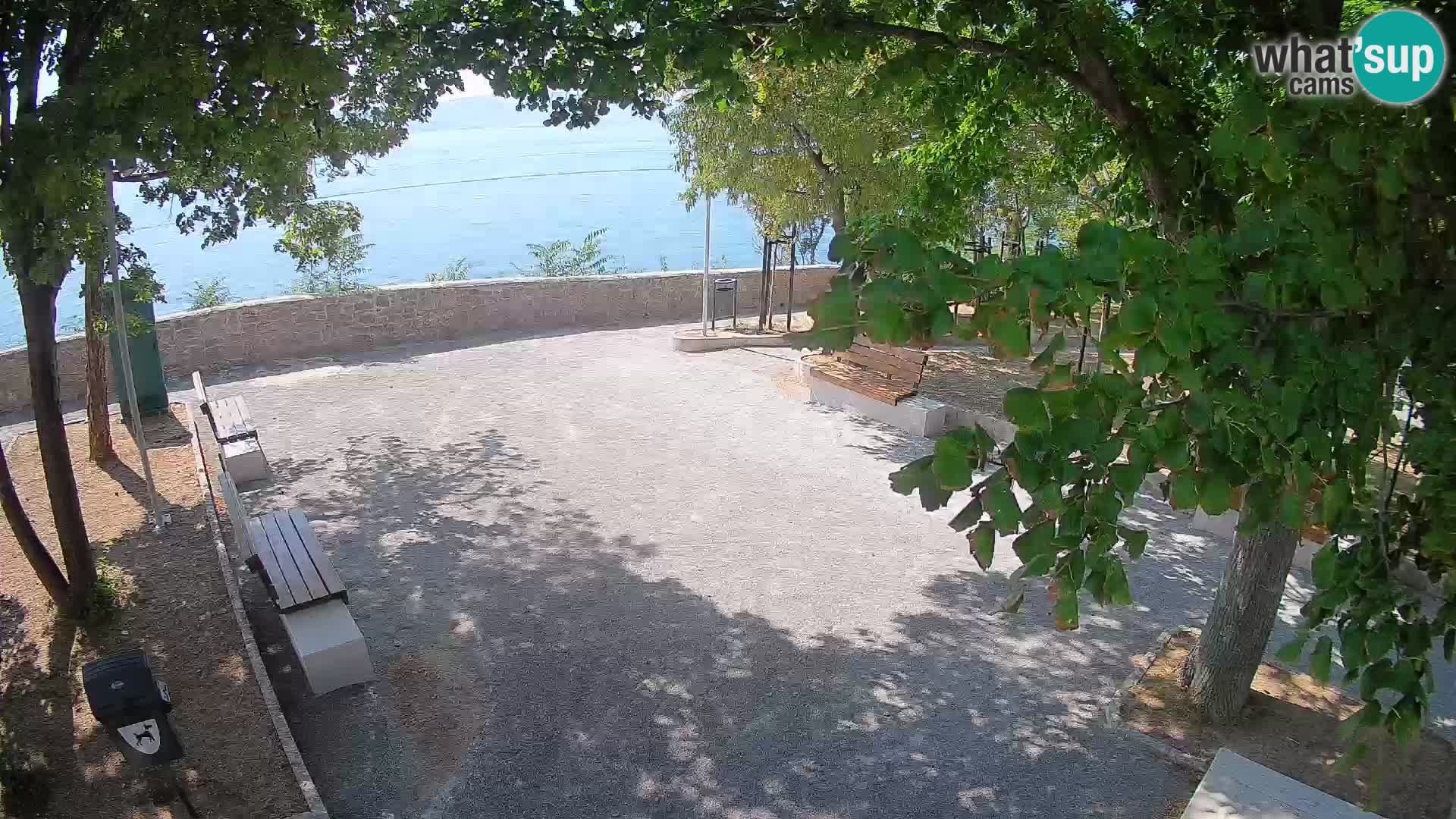 Spletna kamera Senj v živo – Park pisateljev in Velebitski kanal