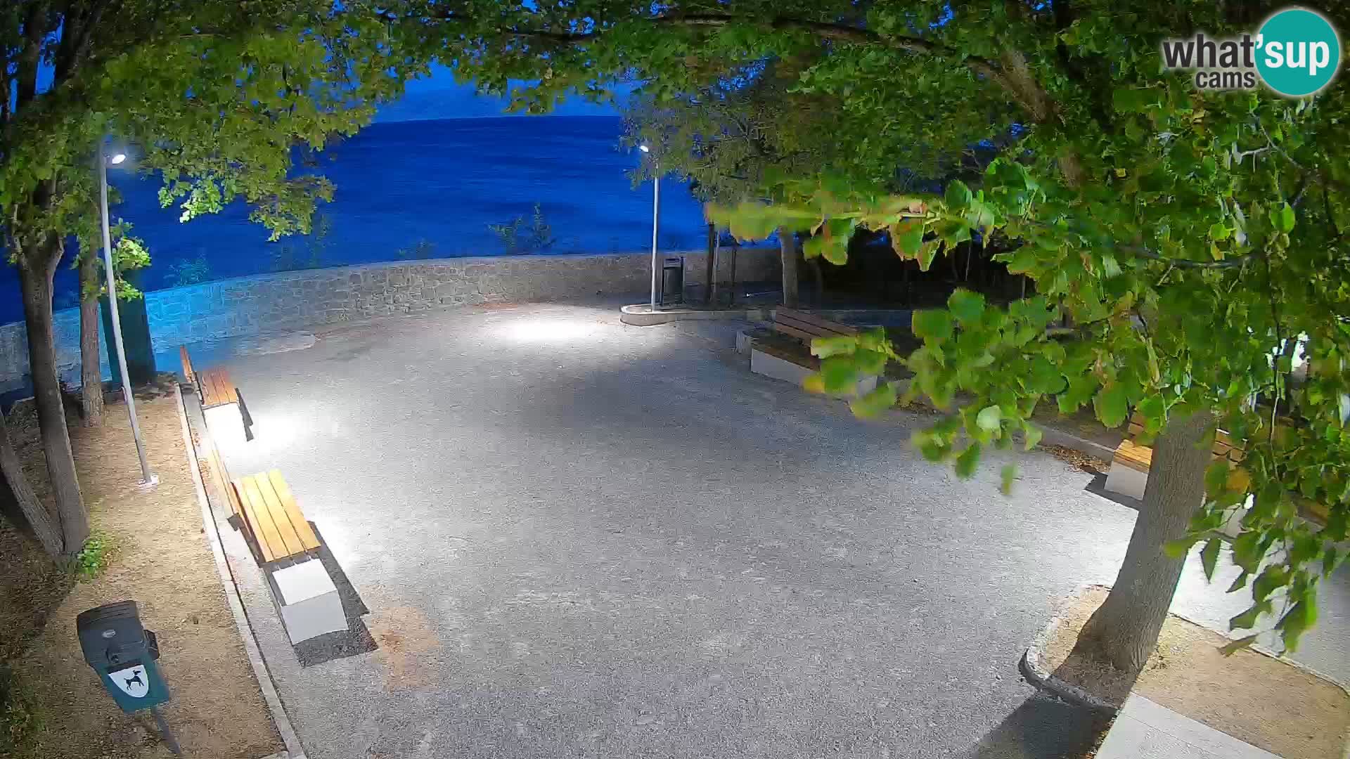 Spletna kamera Senj v živo – Park pisateljev in Velebitski kanal