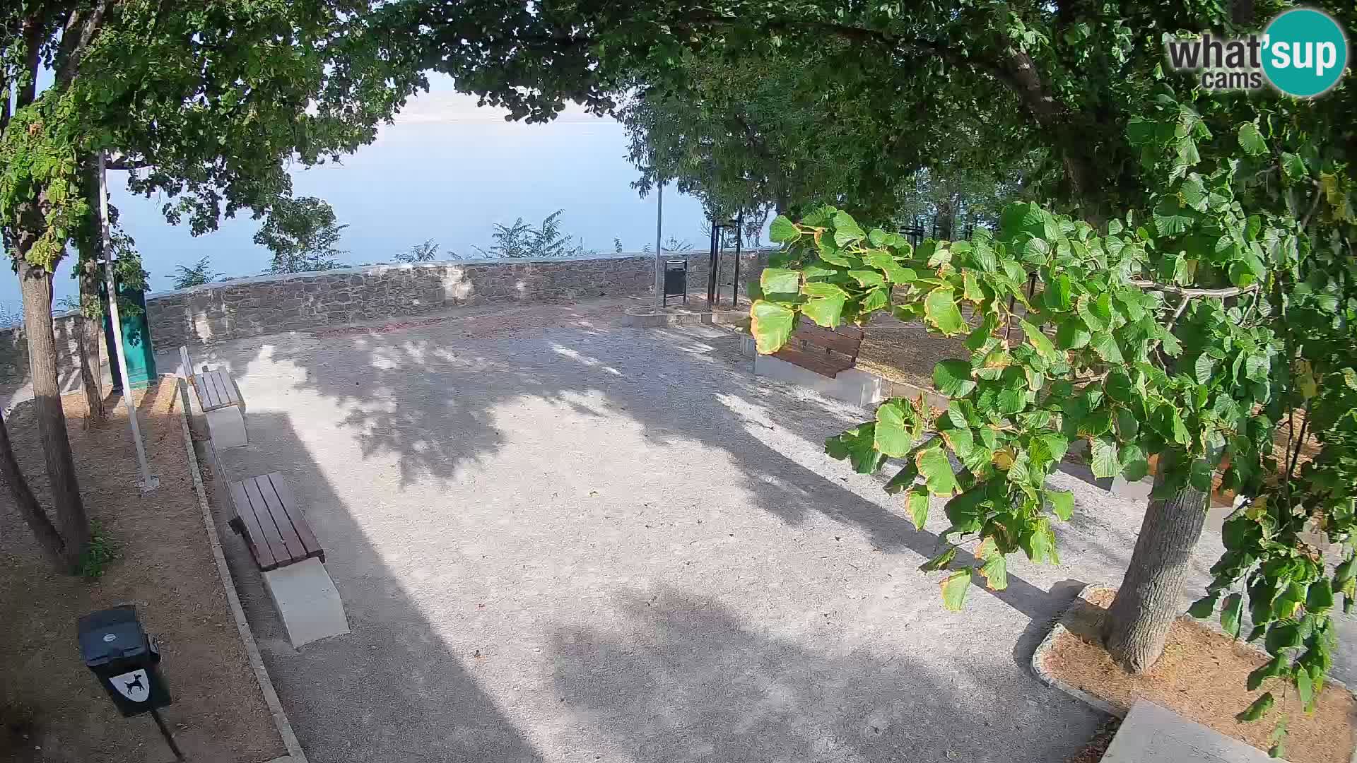 Spletna kamera Senj v živo – Park pisateljev in Velebitski kanal
