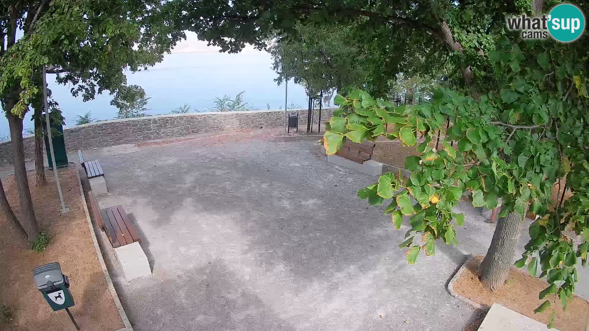 Spletna kamera Senj v živo – Park pisateljev in Velebitski kanal