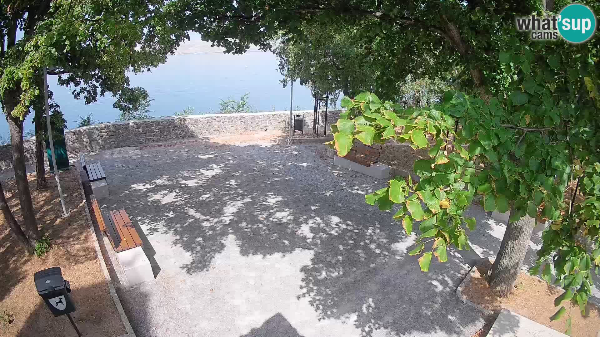Webcam Senj en direct – Parc des Écrivains et canal du Velebit