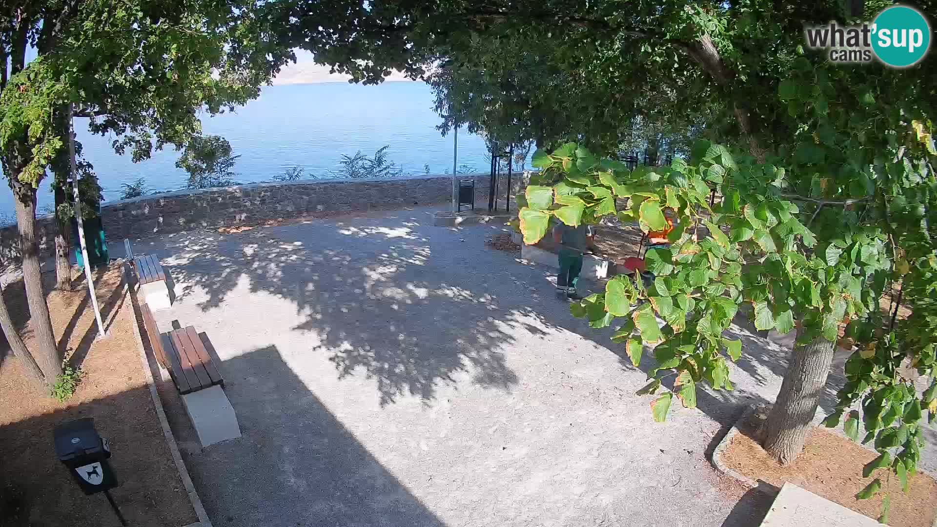 Spletna kamera Senj v živo – Park pisateljev in Velebitski kanal