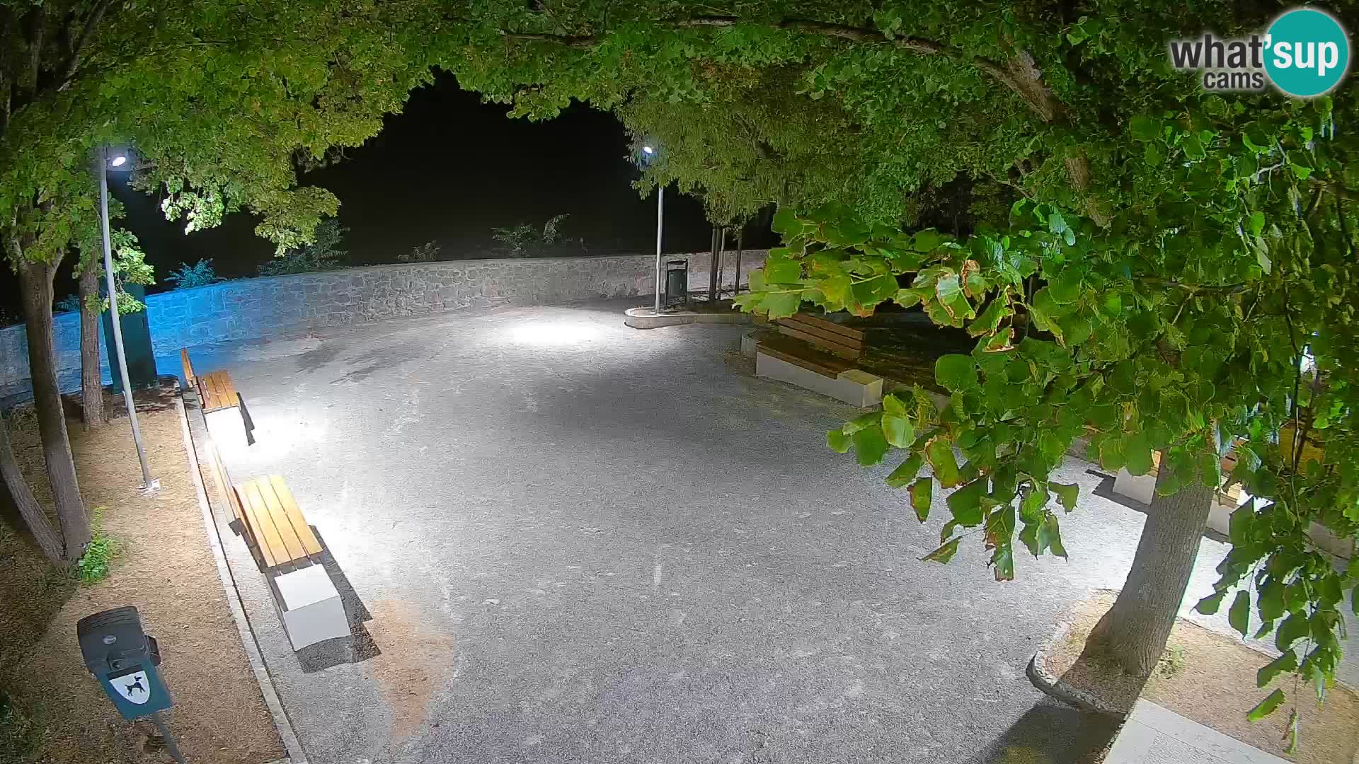 Spletna kamera Senj v živo – Park pisateljev in Velebitski kanal