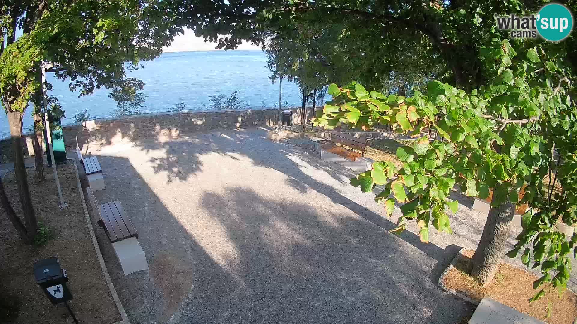 Spletna kamera Senj v živo – Park pisateljev in Velebitski kanal
