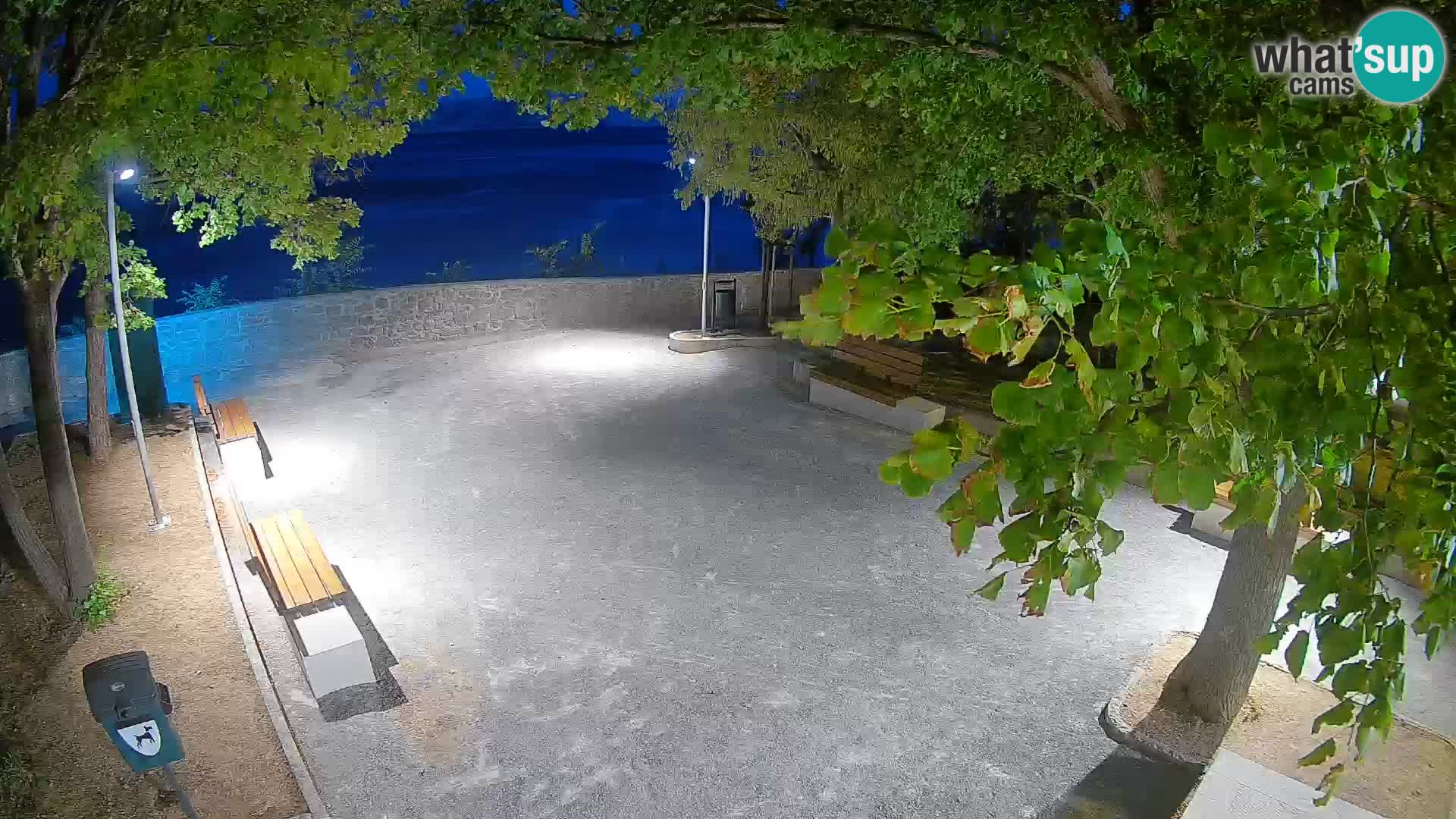 Spletna kamera Senj v živo – Park pisateljev in Velebitski kanal