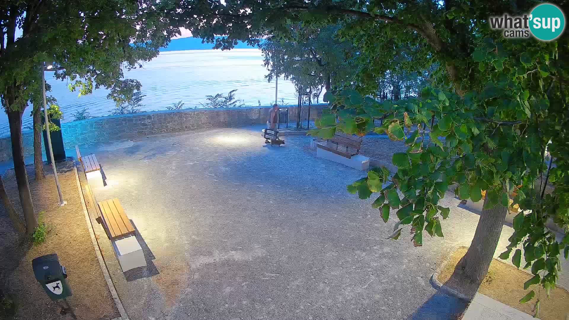 Spletna kamera Senj v živo – Park pisateljev in Velebitski kanal