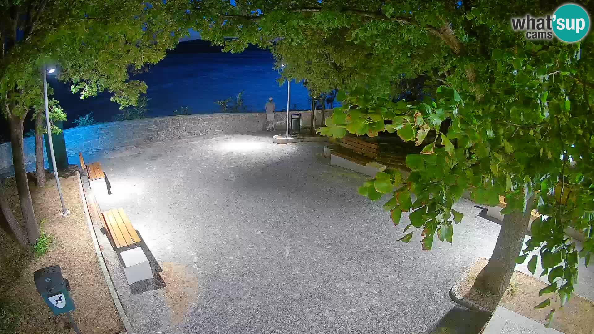 Spletna kamera Senj v živo – Park pisateljev in Velebitski kanal