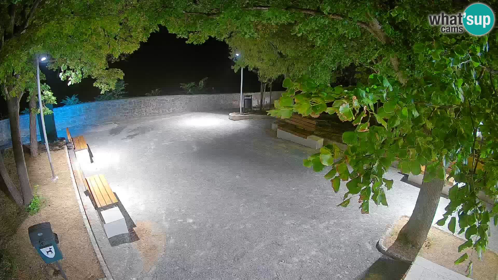 Spletna kamera Senj v živo – Park pisateljev in Velebitski kanal
