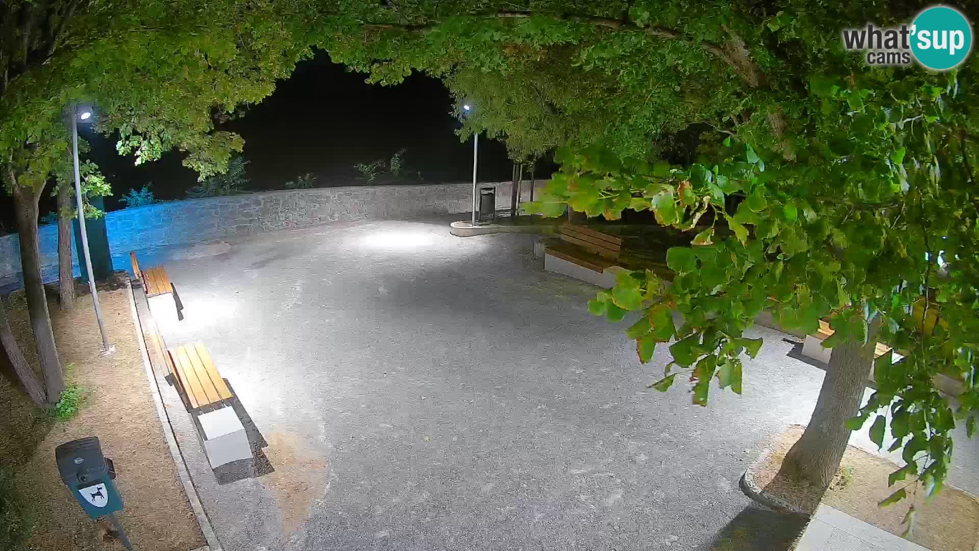 Spletna kamera Senj v živo – Park pisateljev in Velebitski kanal